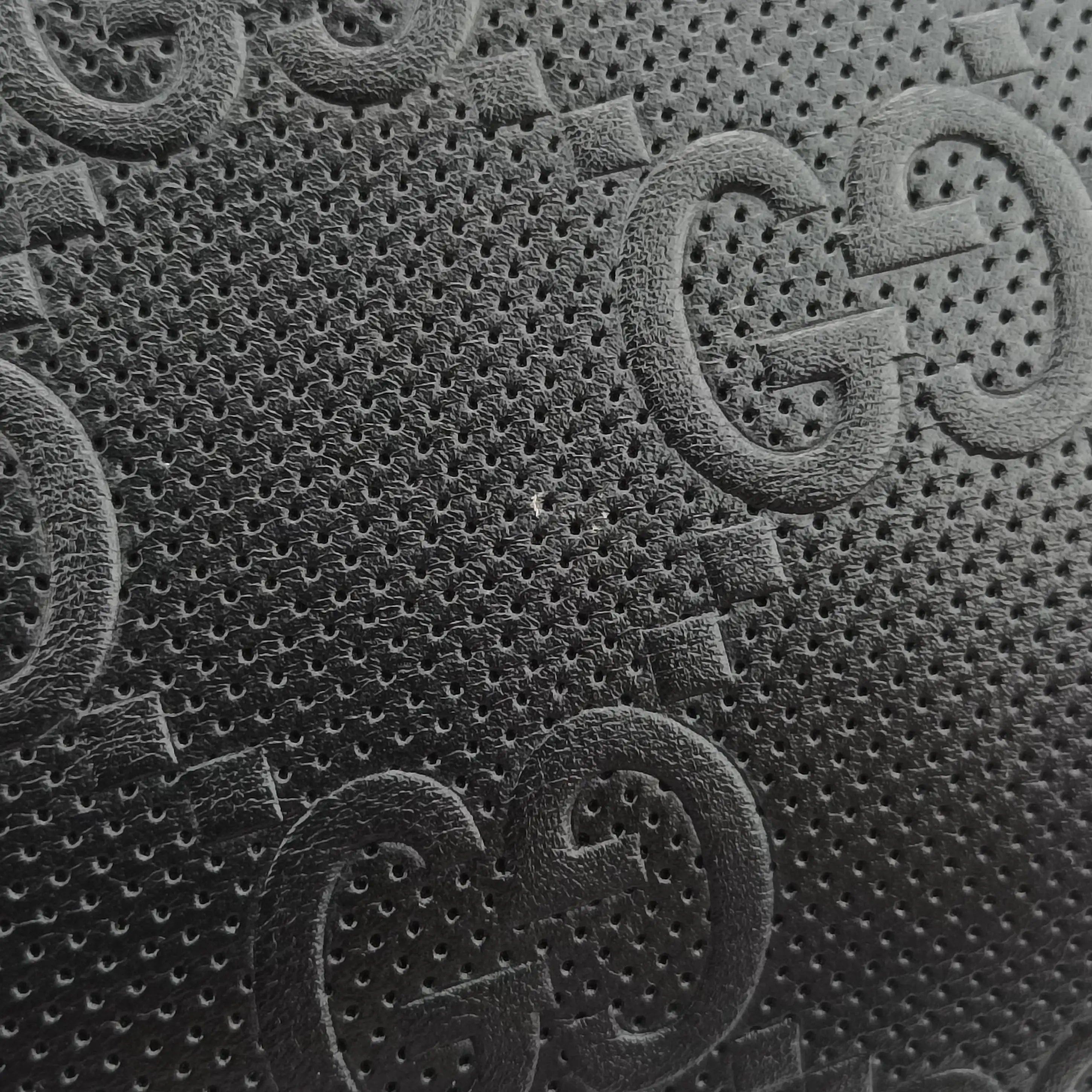 Pre-owned Gucci GG Embossed Black Leather 725129 shoulderbag | stylenewstar