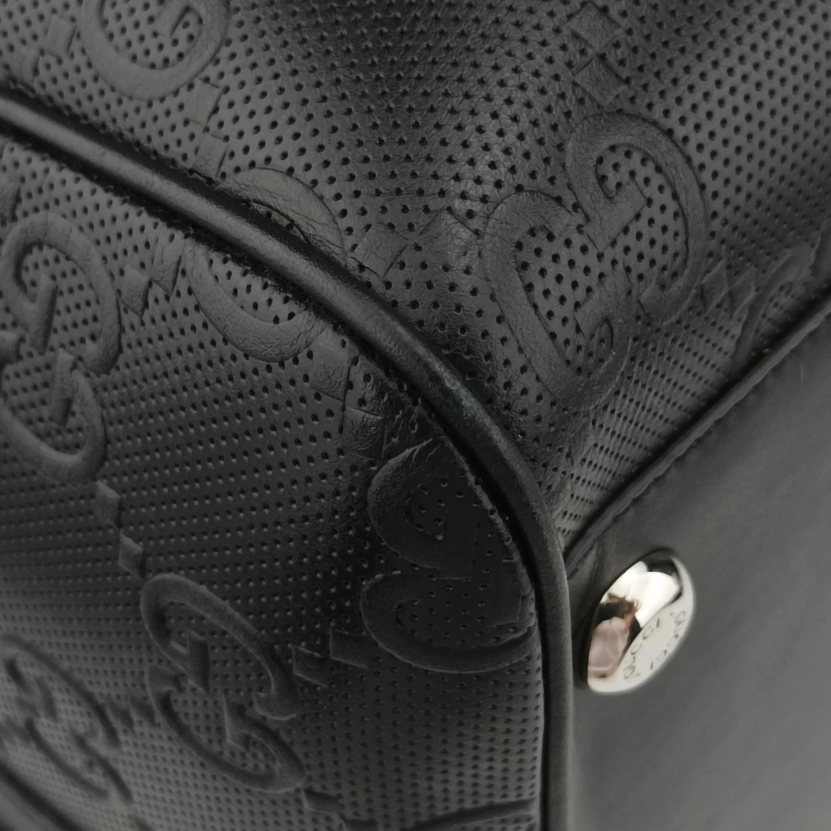 Pre-owned Gucci GG Embossed Black Leather 725129 shoulderbag | stylenewstar