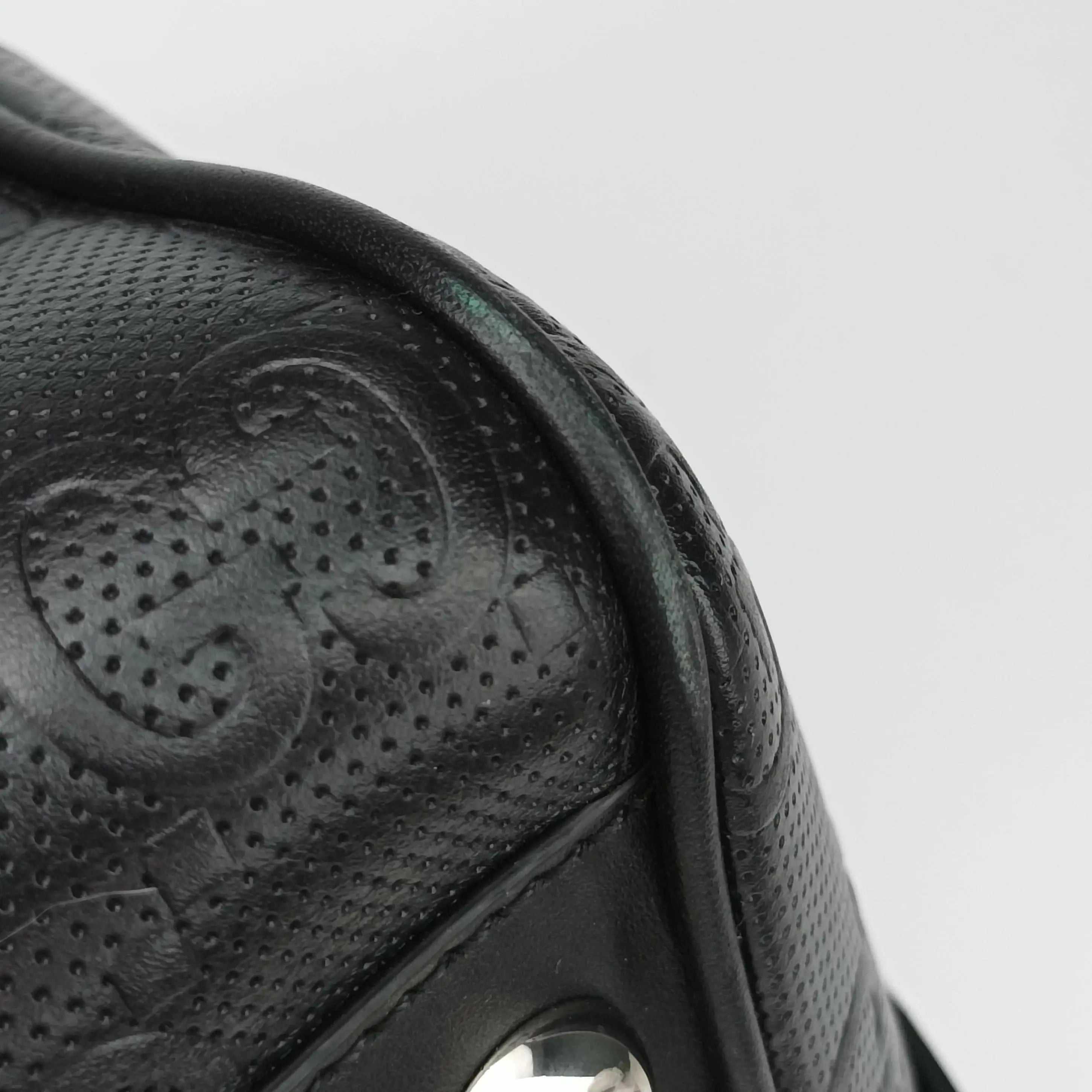 Pre-owned Gucci GG Embossed Black Leather 725129 shoulderbag | stylenewstar