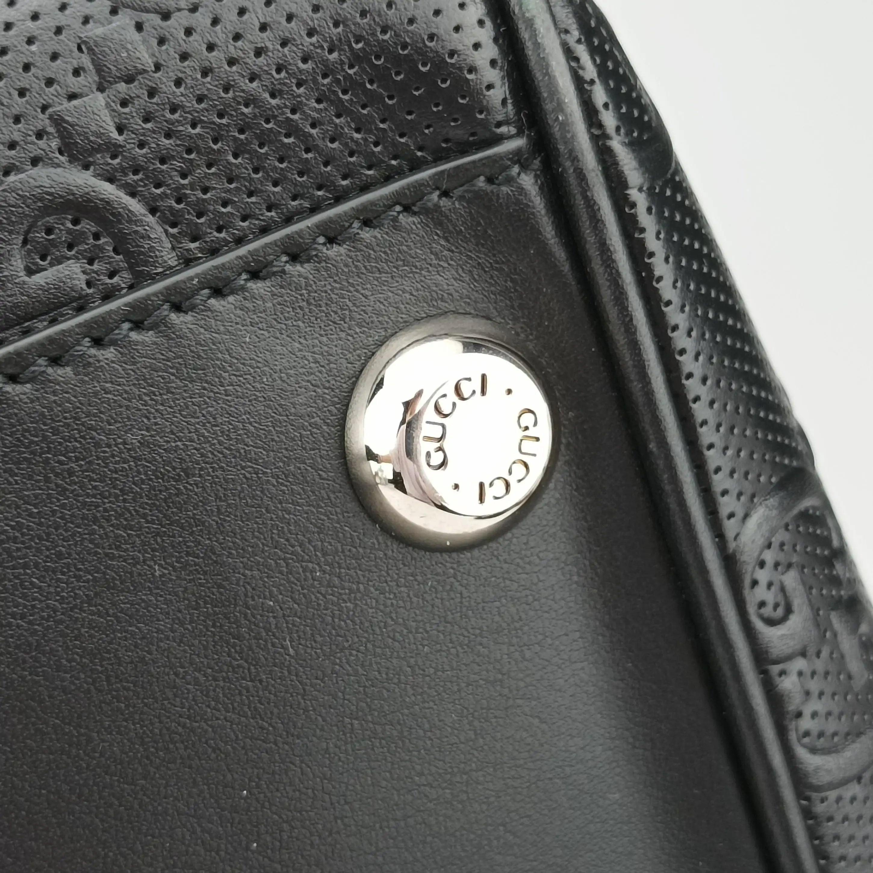 Pre-owned Gucci GG Embossed Black Leather 725129 shoulderbag | stylenewstar