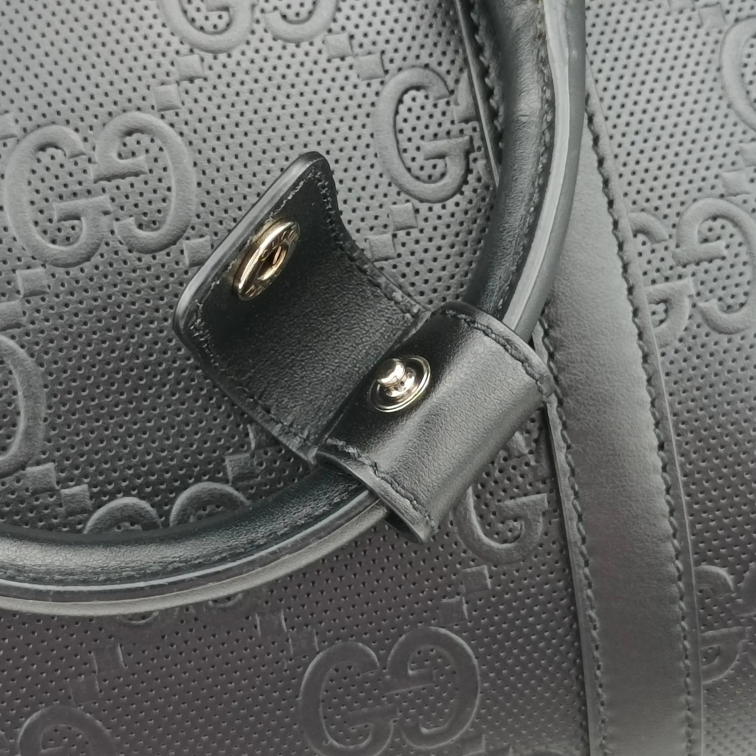 Pre-owned Gucci GG Embossed Black Leather 725129 shoulderbag | stylenewstar