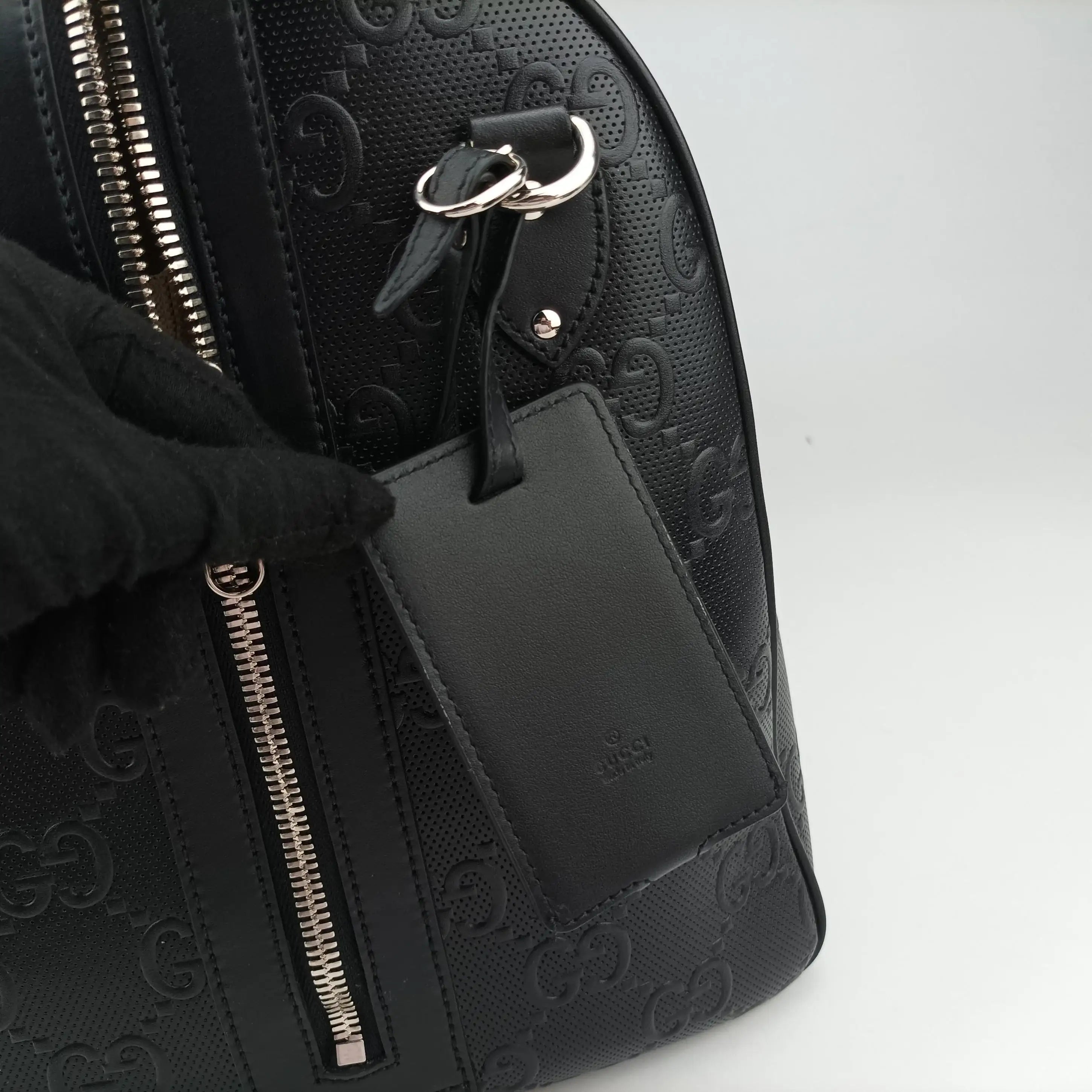 Pre-owned Gucci GG Embossed Black Leather 725129 shoulderbag | stylenewstar