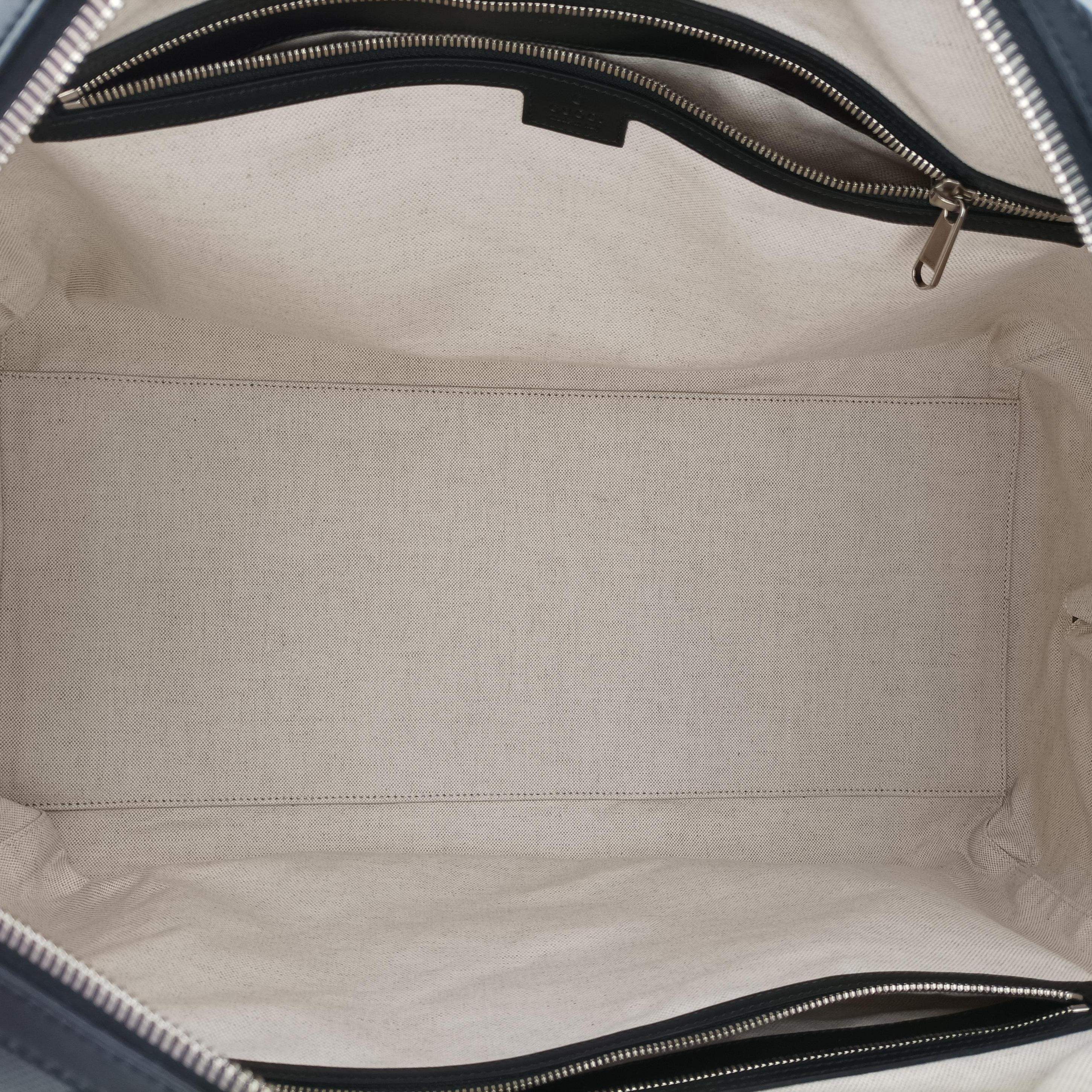 Pre-owned Gucci GG Embossed Black Leather 725129 shoulderbag | stylenewstar