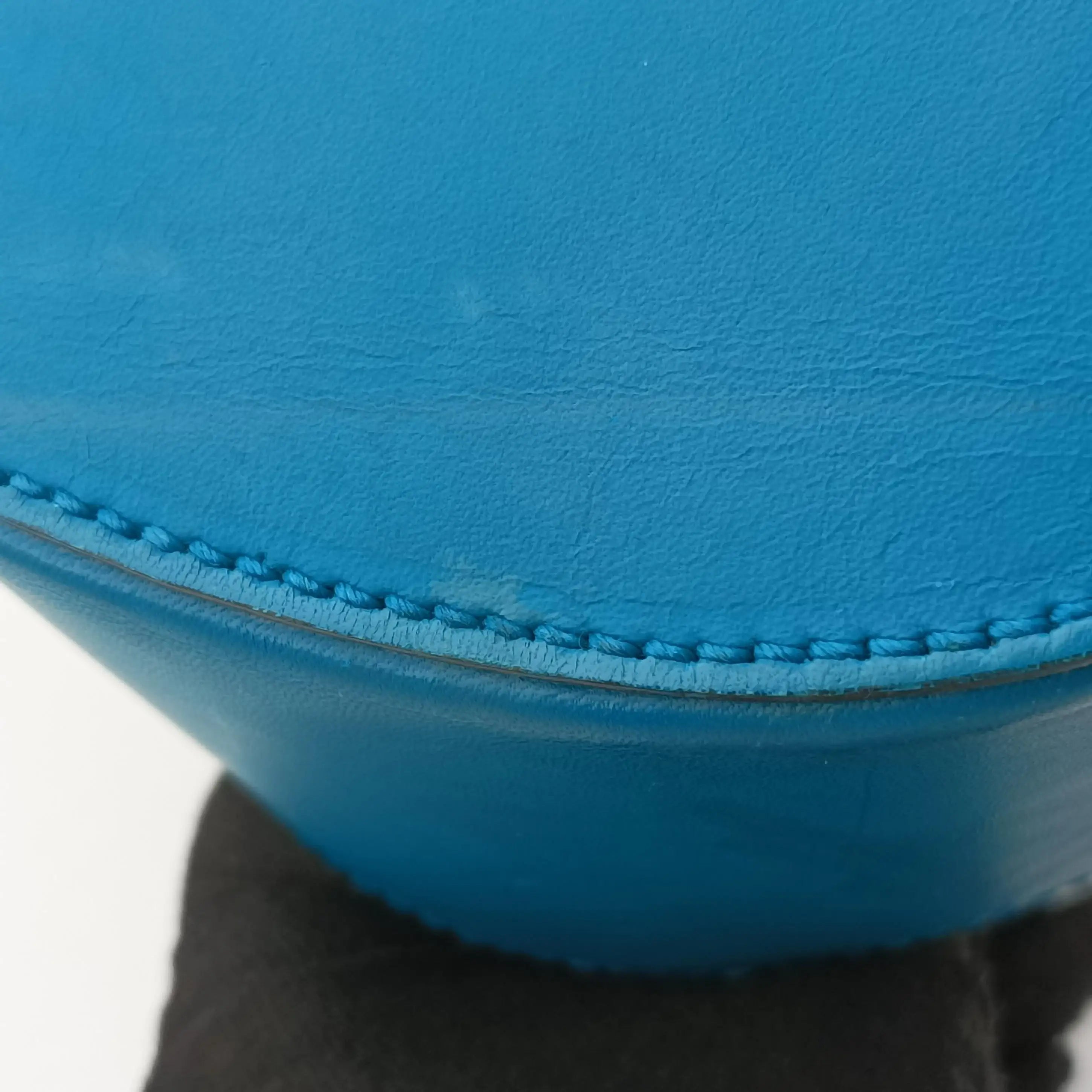 Pre-owned Gucci Bright Diamante Bucket Blue Leather 354229 shoulderbag | stylenewstar