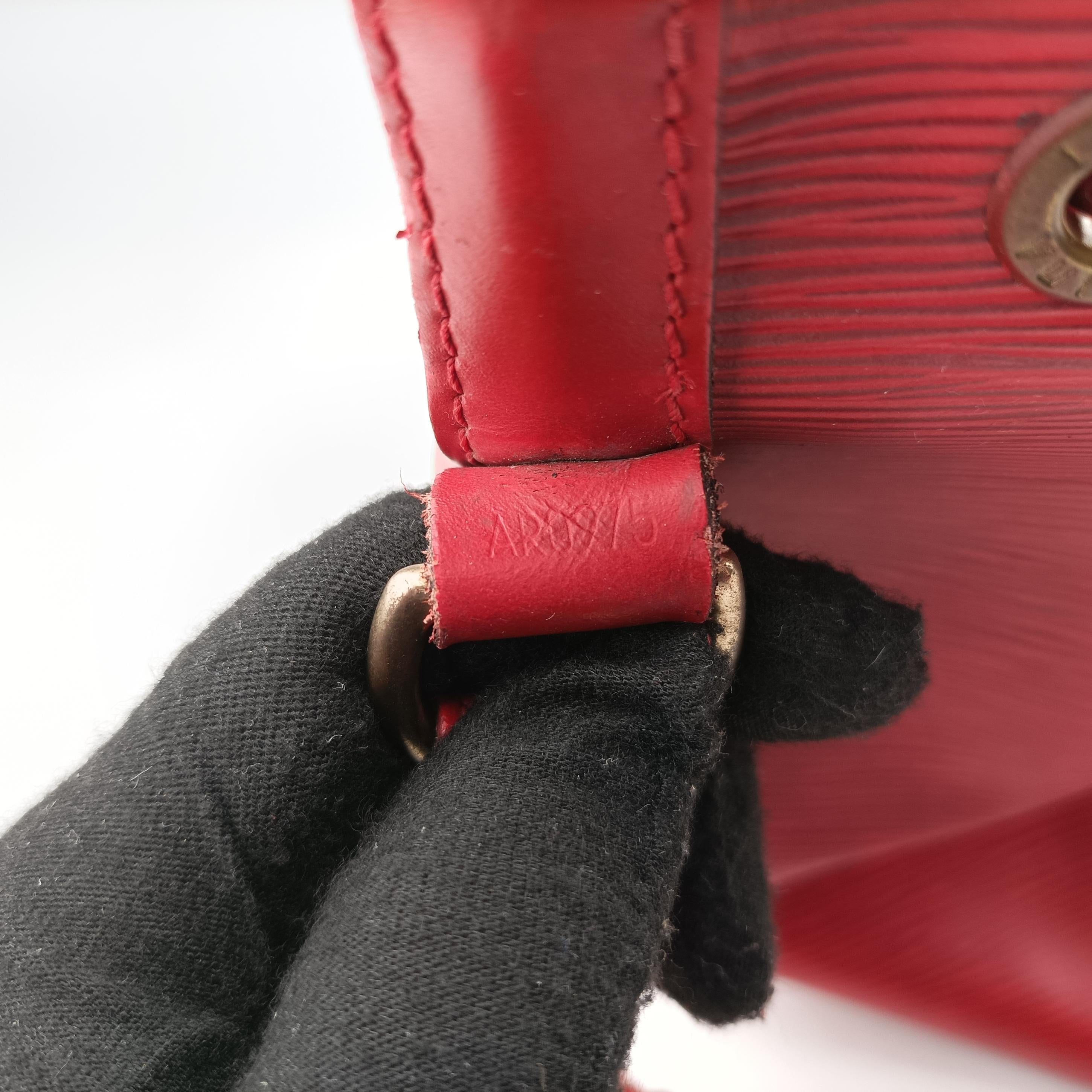 Pre-owned Louis Vuitton Petit Noe Castilian Red Epi M44107 shoulderbag | stylenewstar