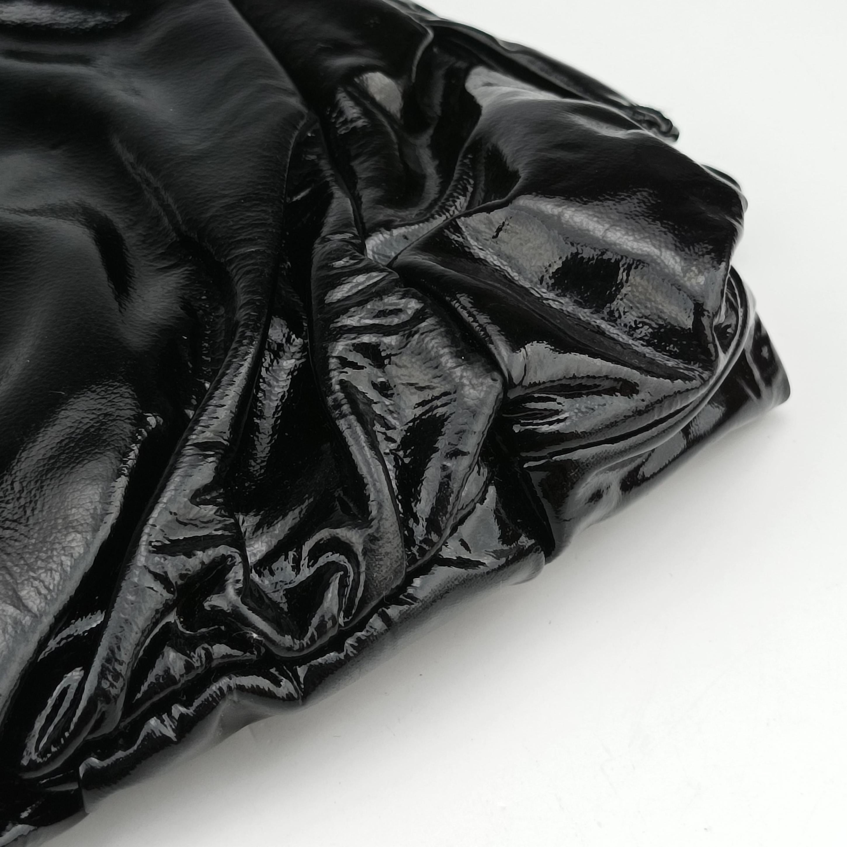 Pre-owned Gucci Hysteria Large Clutch Black Patent 197015 clutchbag | stylenewstar