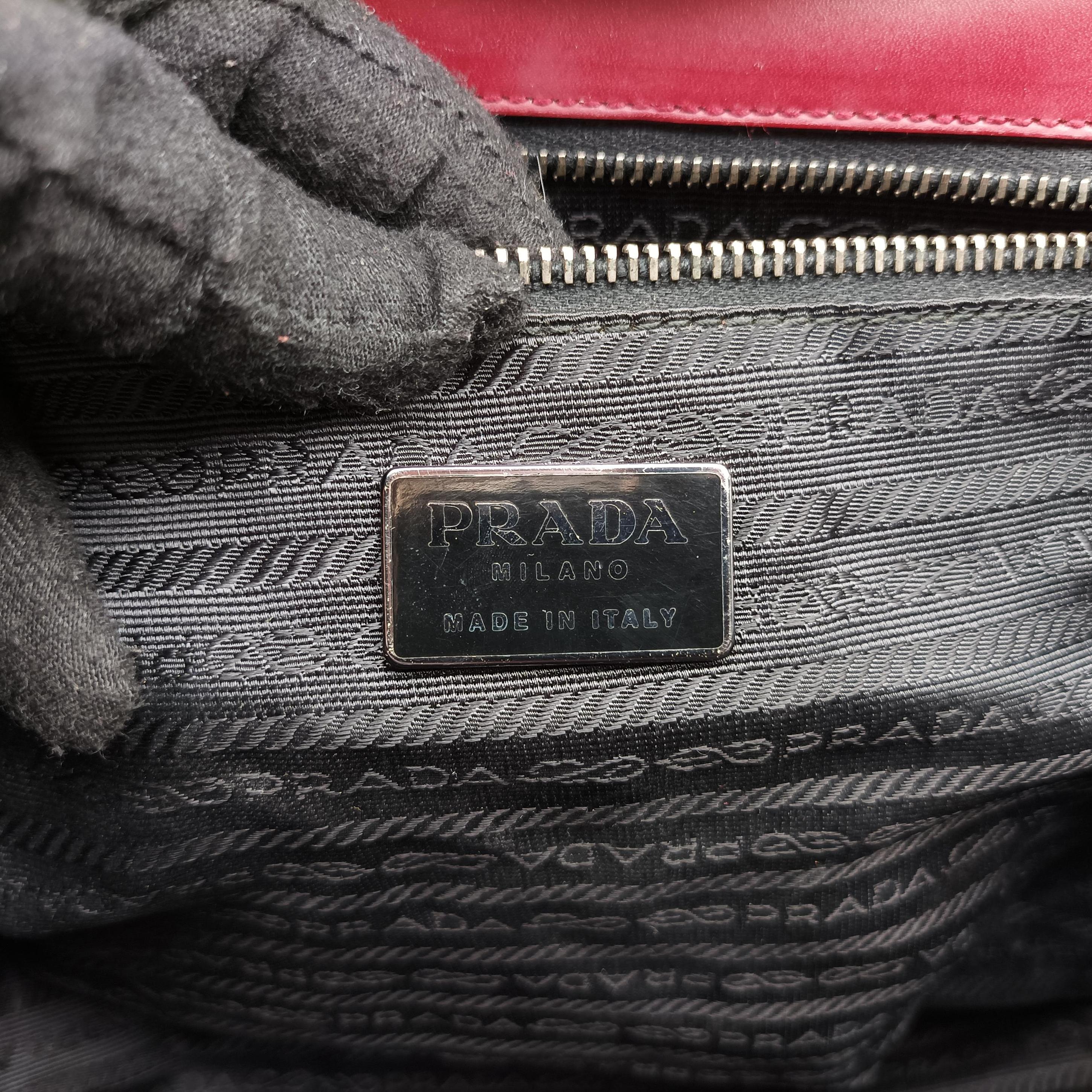 Pre-owned Prada Re-Edition 1995 Red Brushed  leather  shoulderbag | stylenewstar