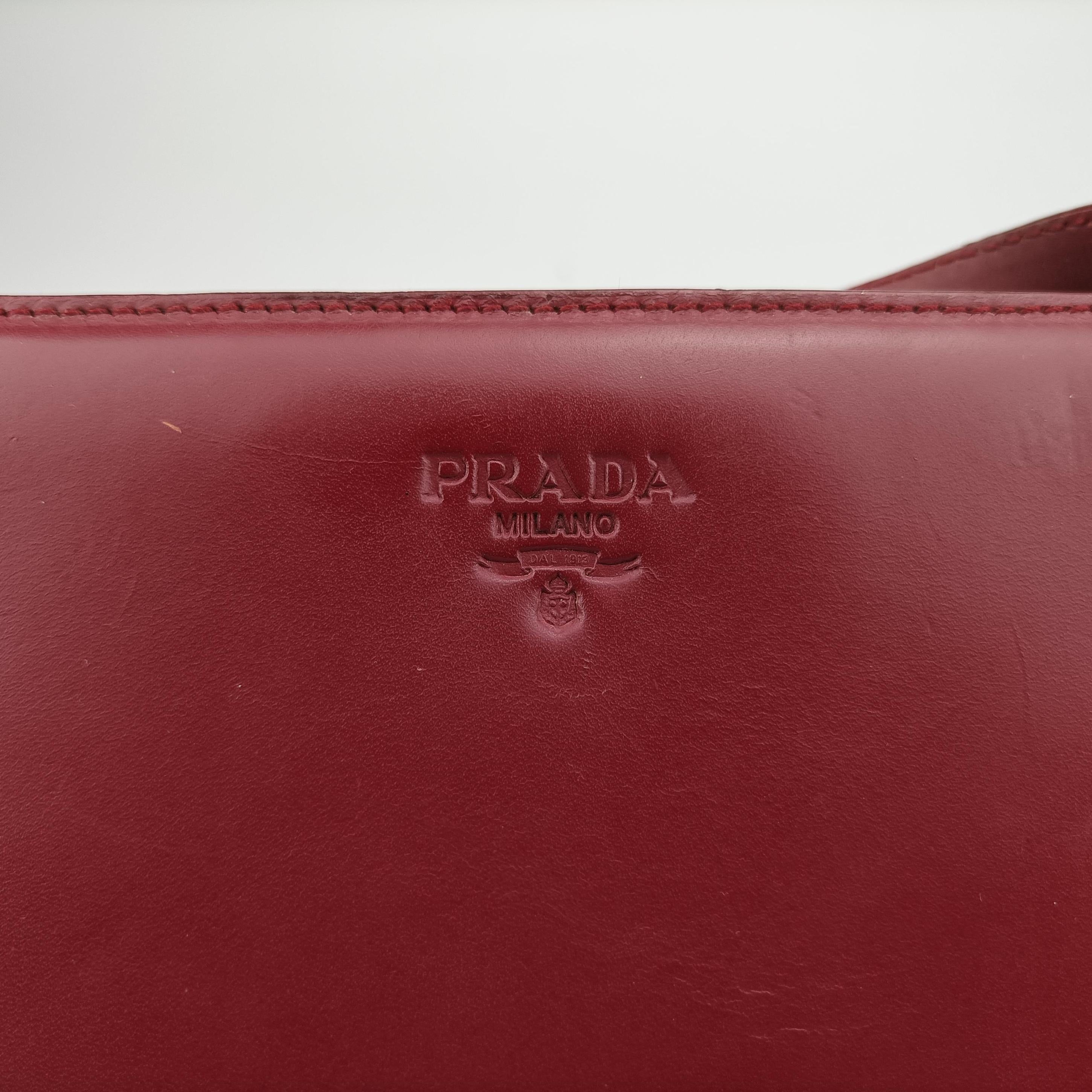 Pre-owned Prada Re-Edition 1995 Red Brushed  leather  shoulderbag | stylenewstar
