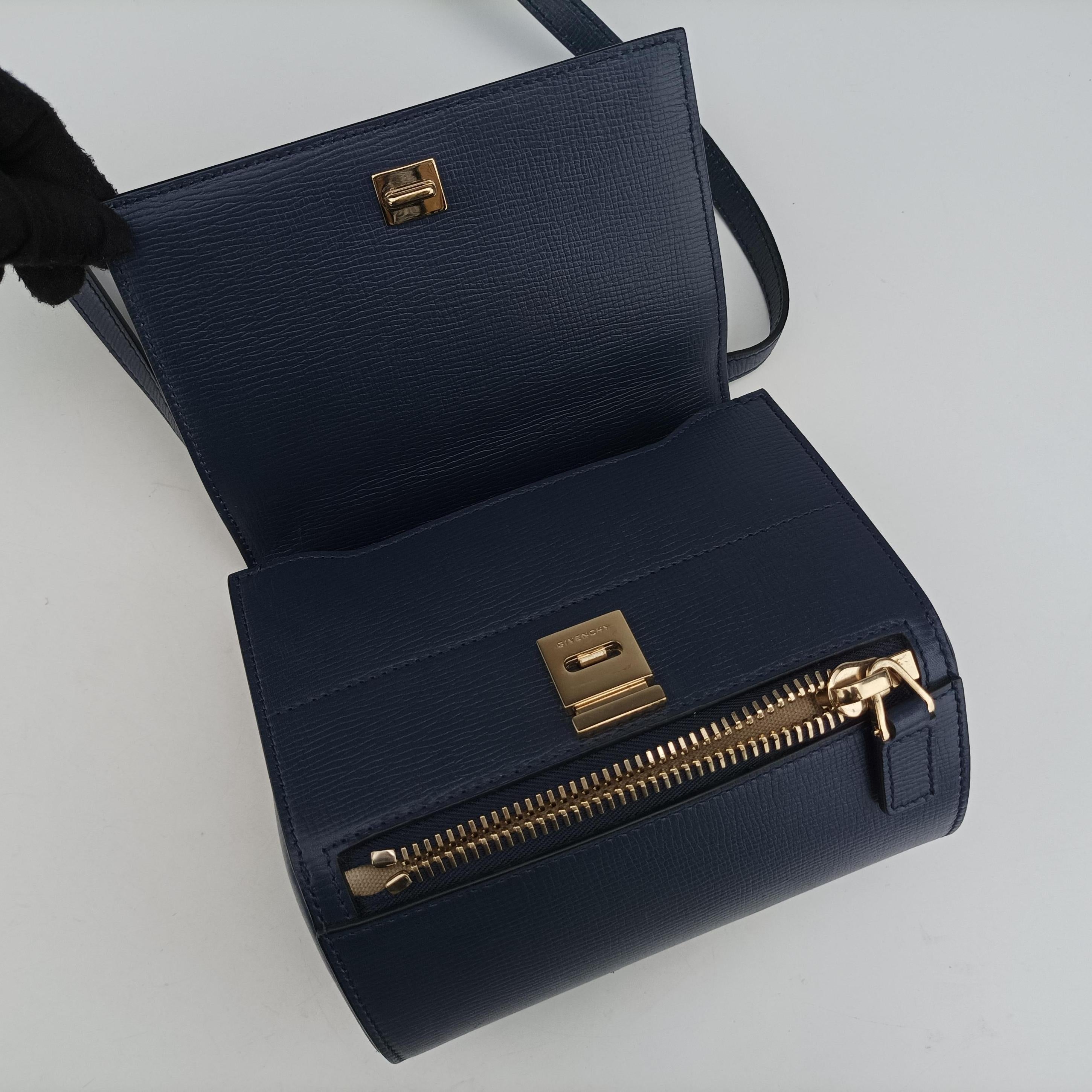 Pre-owned Givenchy Pandora Navy Leather  shoulderbag | stylenewstar