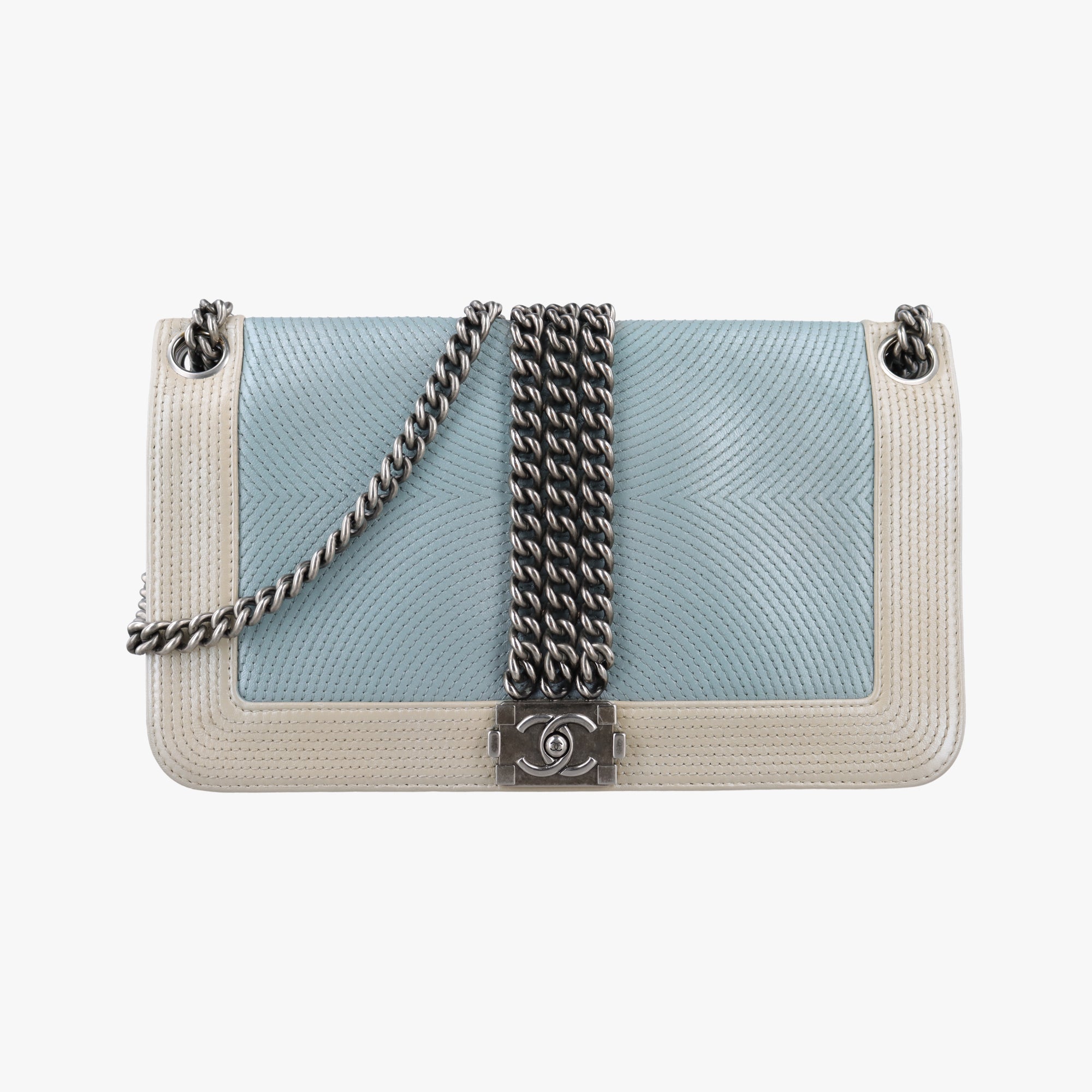 Pre-owned Chanel Rock Boy Blue x White Leather A67541 shoulderbag | stylenewstar