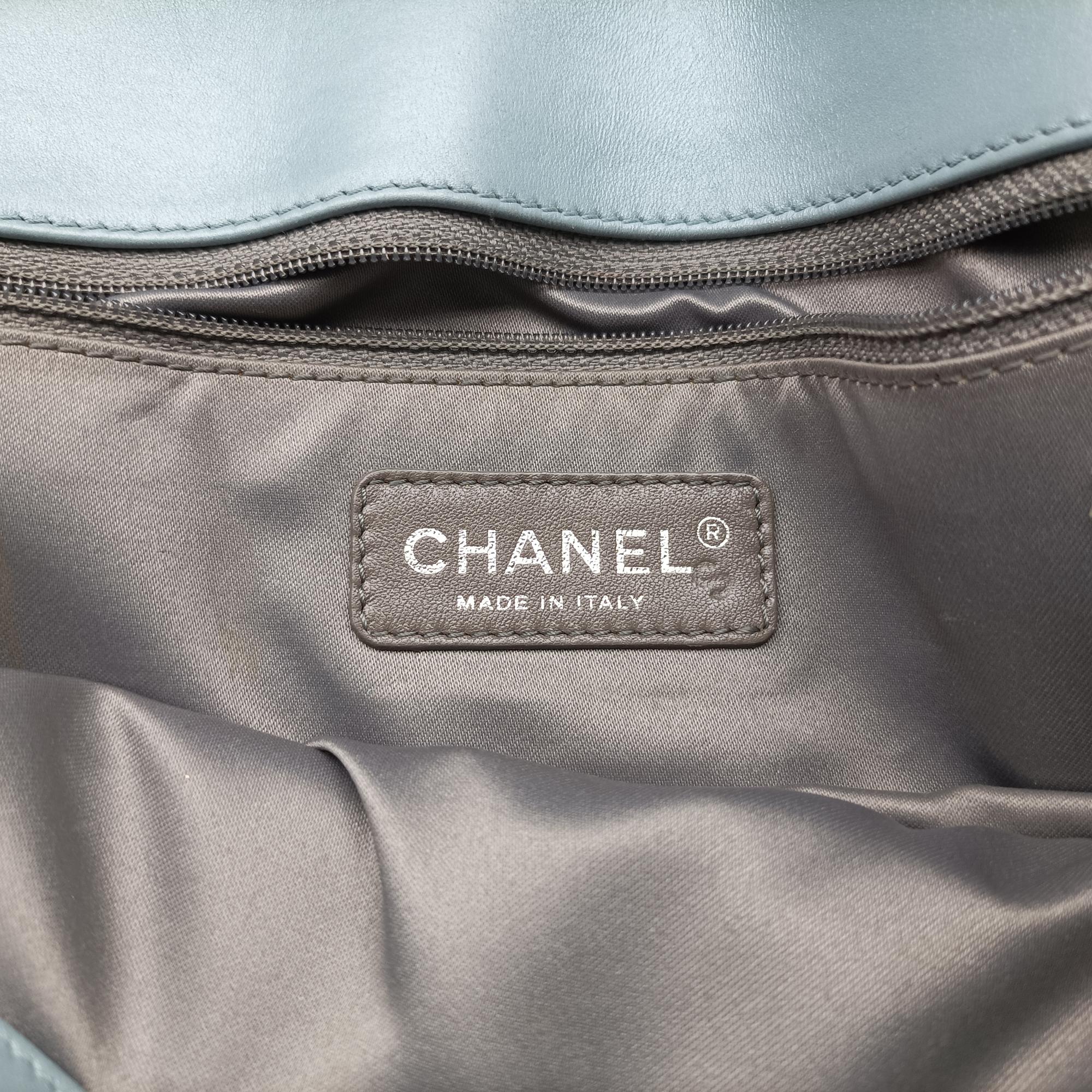 Pre-owned Chanel Rock Boy Blue x White Leather A67541 shoulderbag | stylenewstar