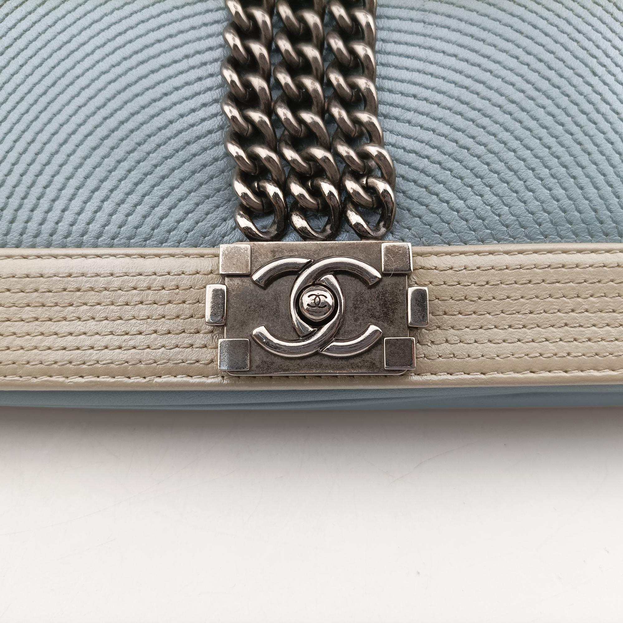Pre-owned Chanel Rock Boy Blue x White Leather A67541 shoulderbag | stylenewstar