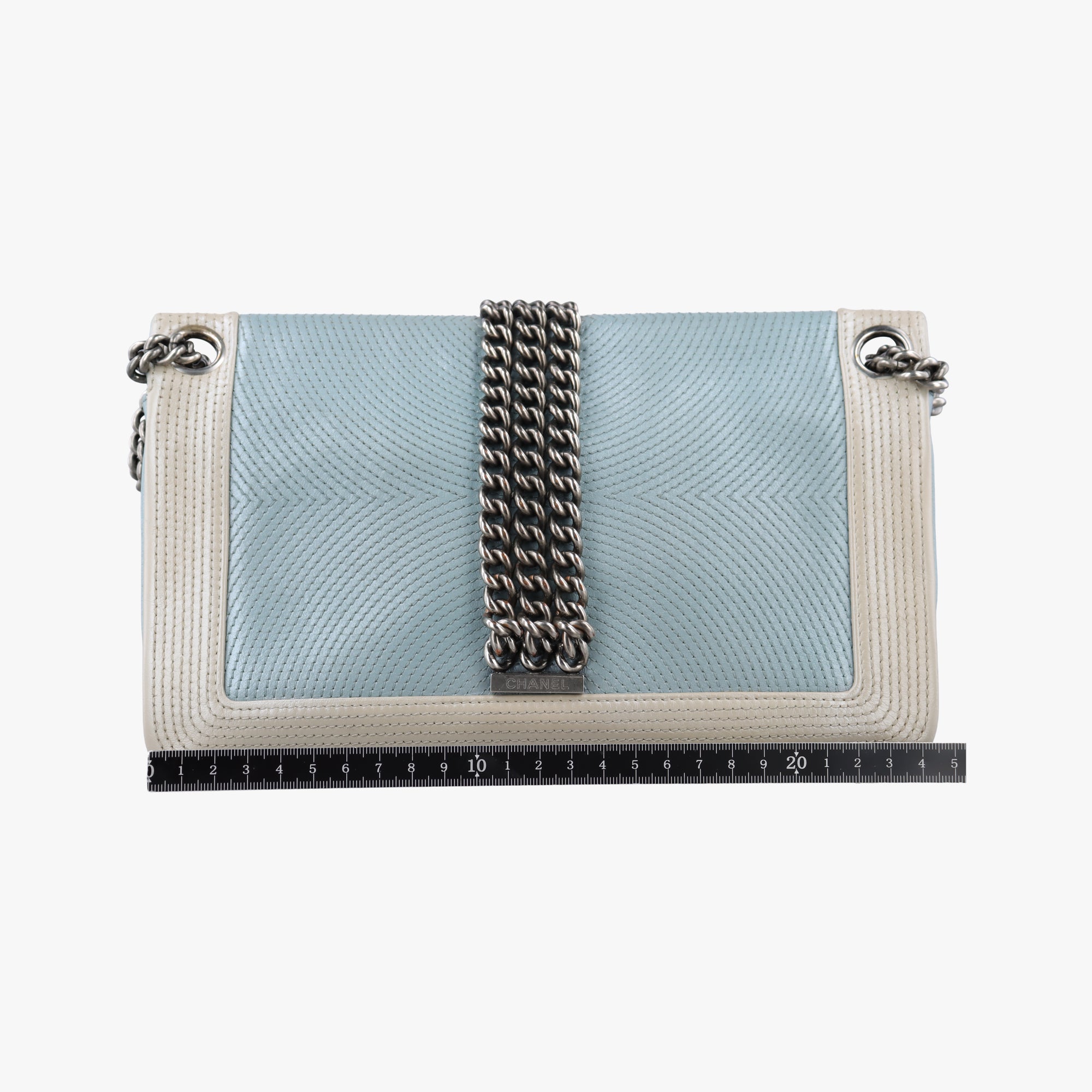Pre-owned Chanel Rock Boy Blue x White Leather A67541 shoulderbag | stylenewstar