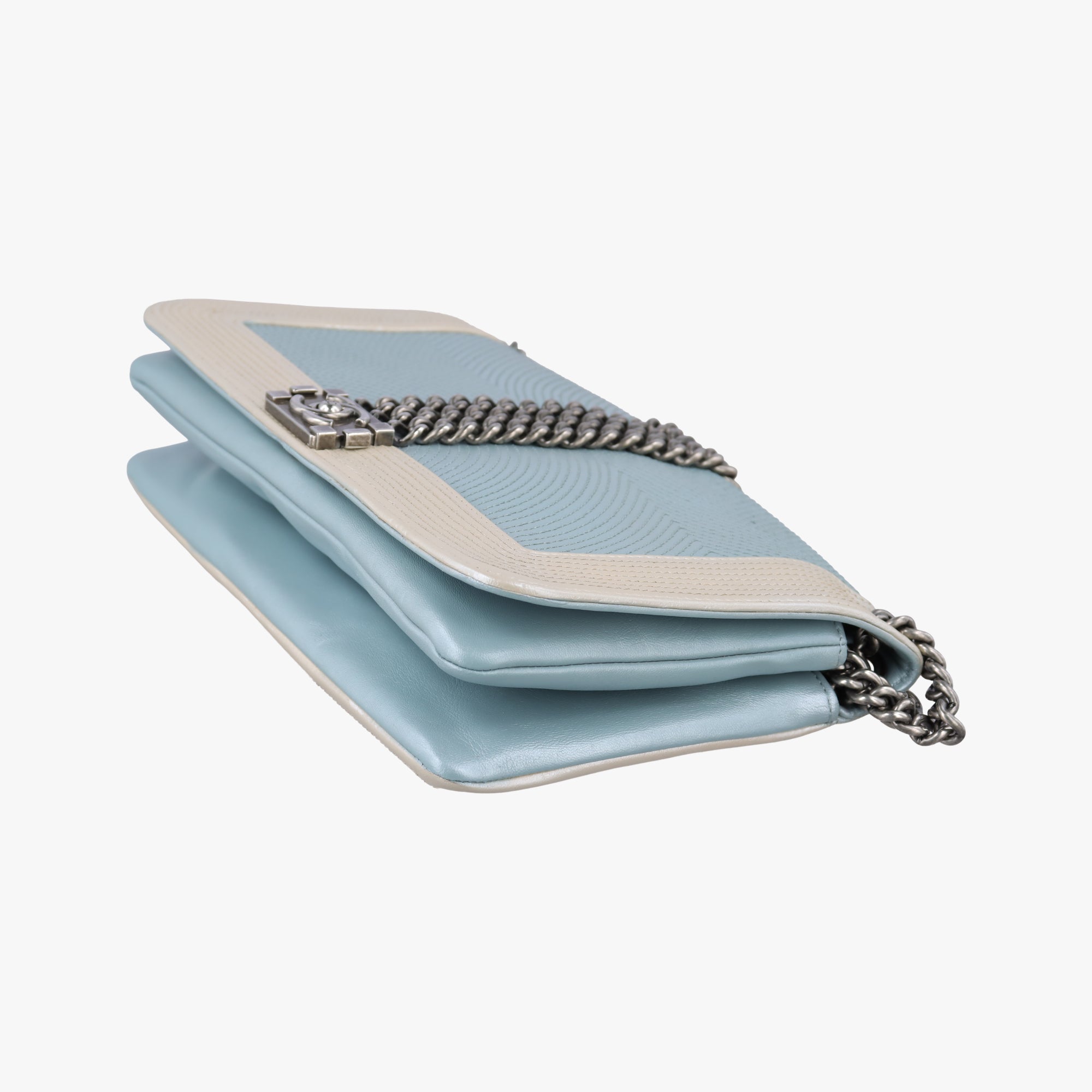 Pre-owned Chanel Rock Boy Blue x White Leather A67541 shoulderbag | stylenewstar