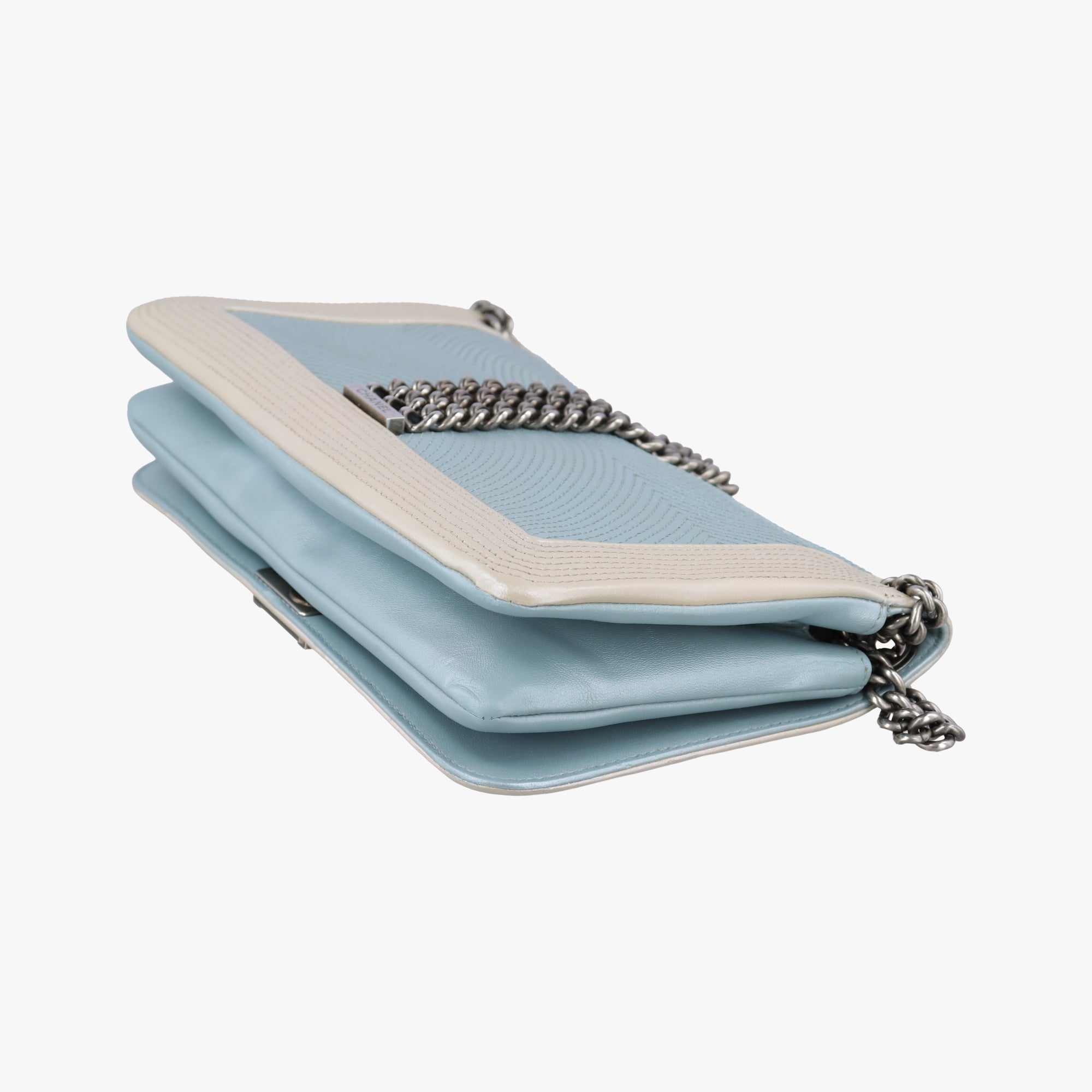 Pre-owned Chanel Rock Boy Blue x White Leather A67541 shoulderbag | stylenewstar