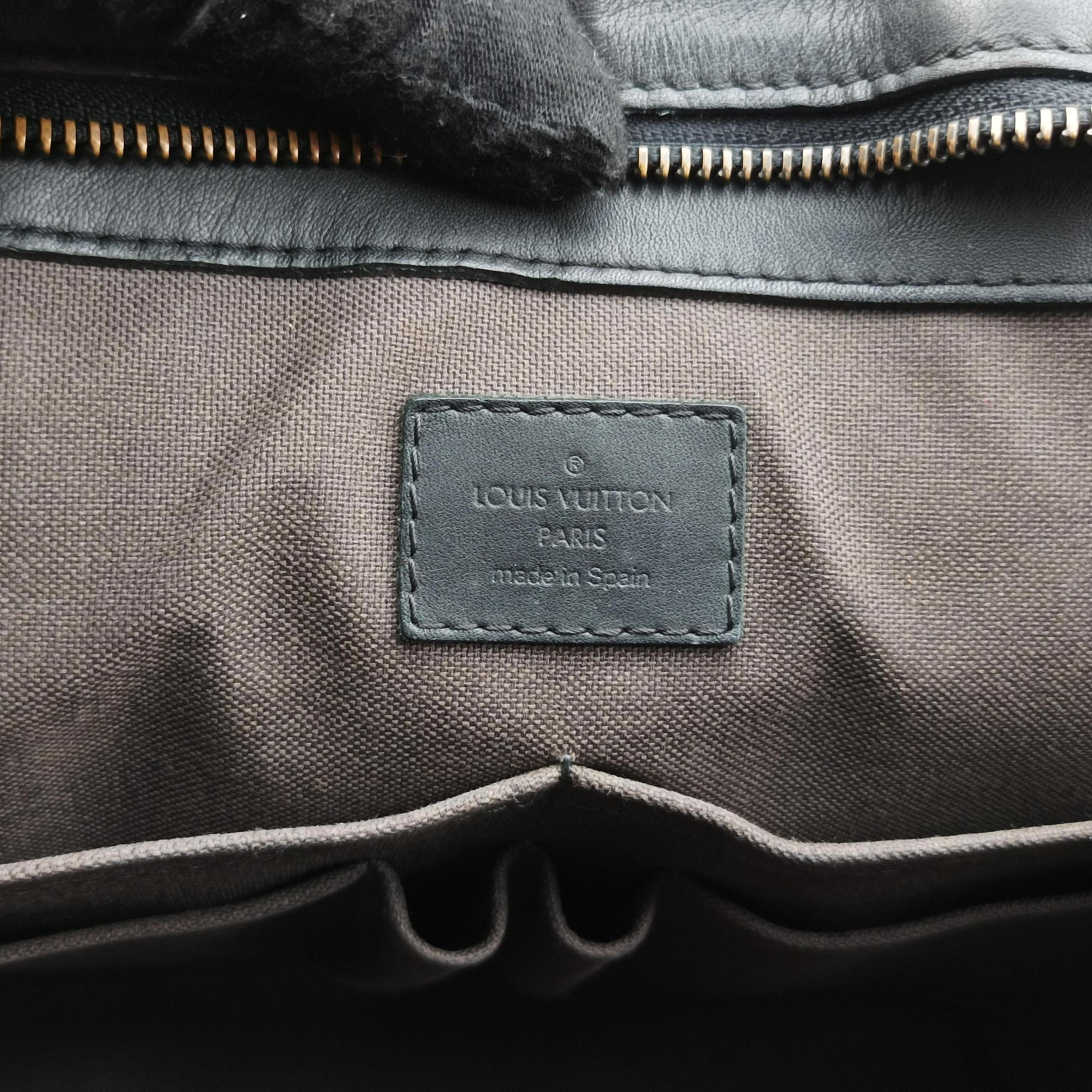 Secondhand Louis Vuitton TADAO Noir Damier Graphite  shoulderbag | stylenewstar