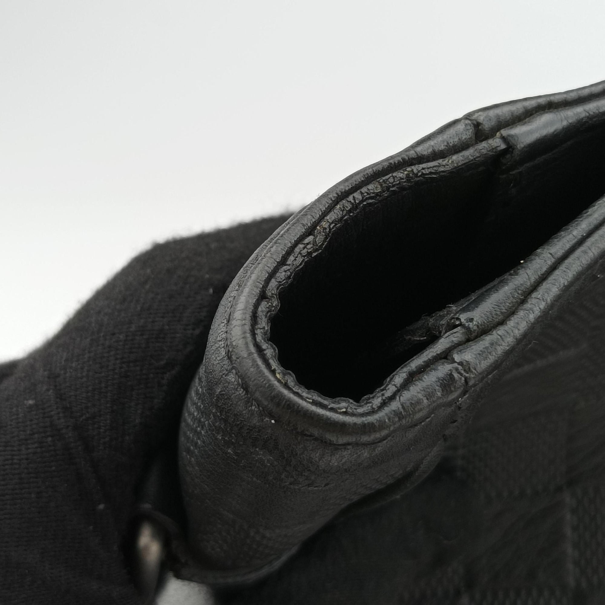 Secondhand Louis Vuitton TADAO Noir Damier Graphite  shoulderbag | stylenewstar