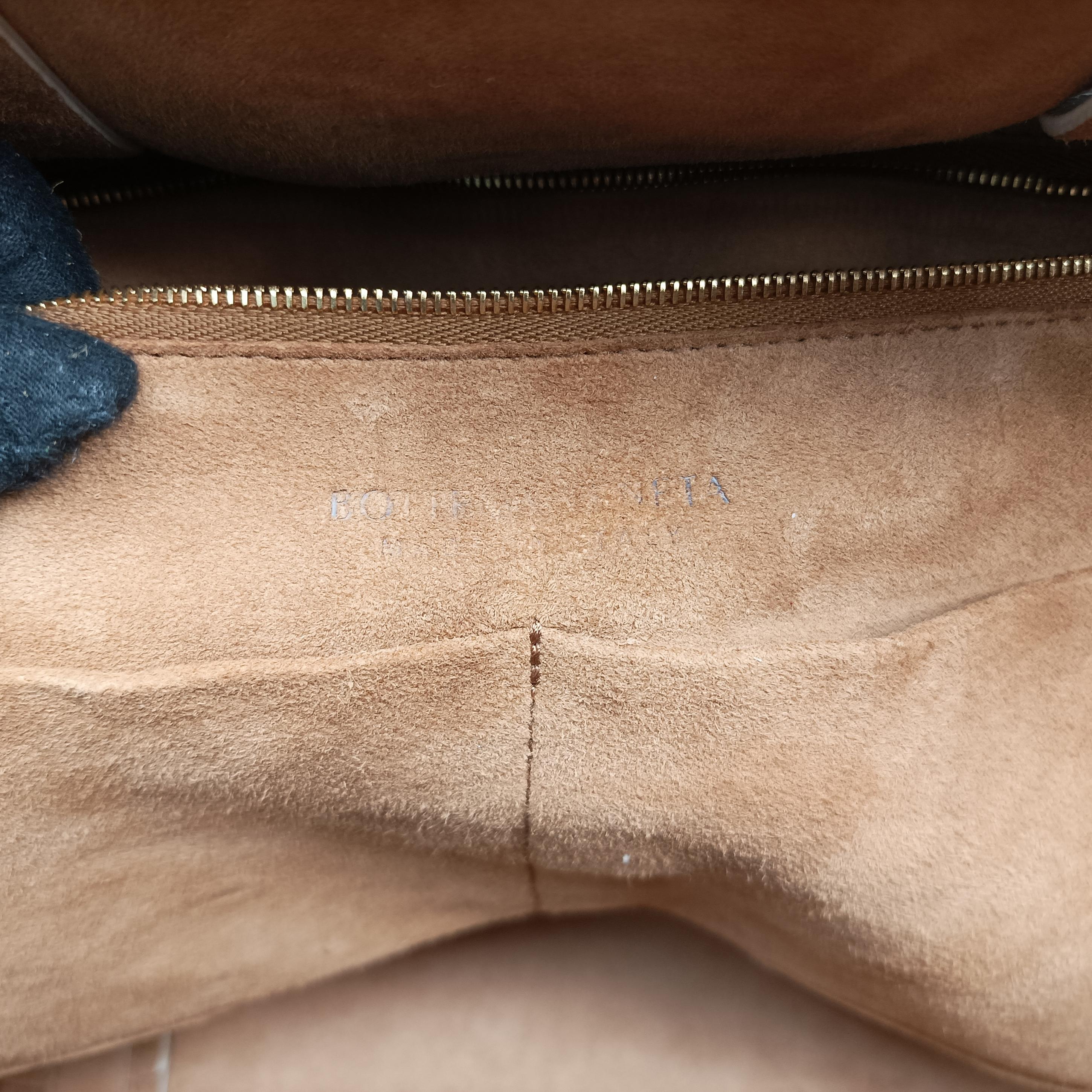 Secondhand Bottega Veneta ARCO White Leather  handbag | stylenewstar