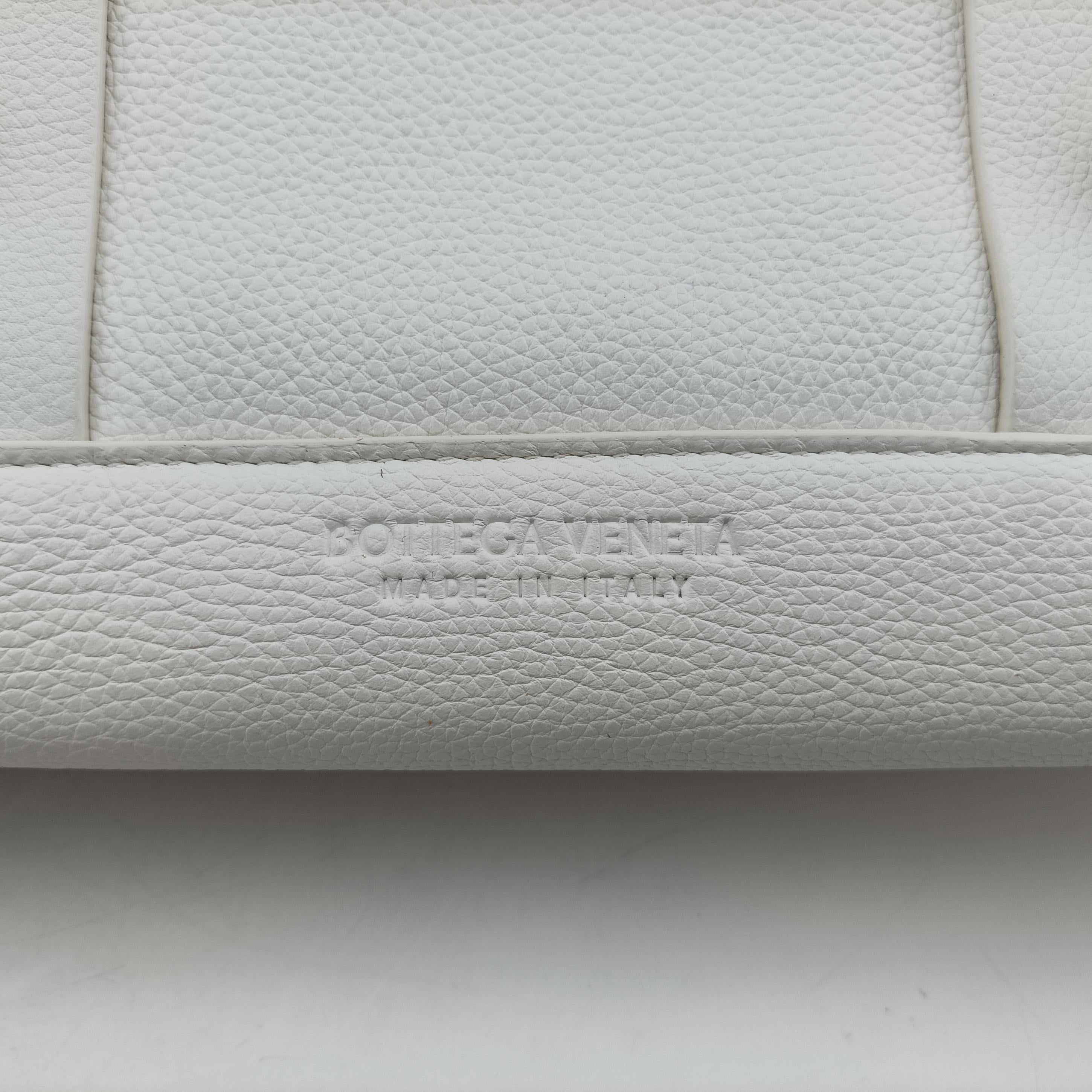 Secondhand Bottega Veneta ARCO White Leather  handbag | stylenewstar
