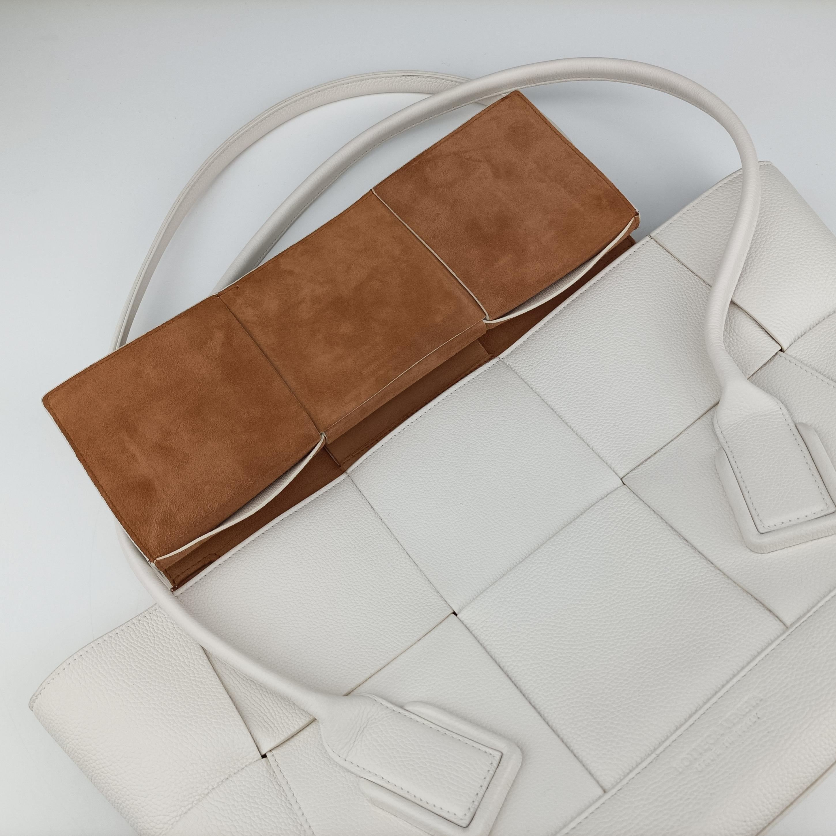 Secondhand Bottega Veneta ARCO White Leather  handbag | stylenewstar