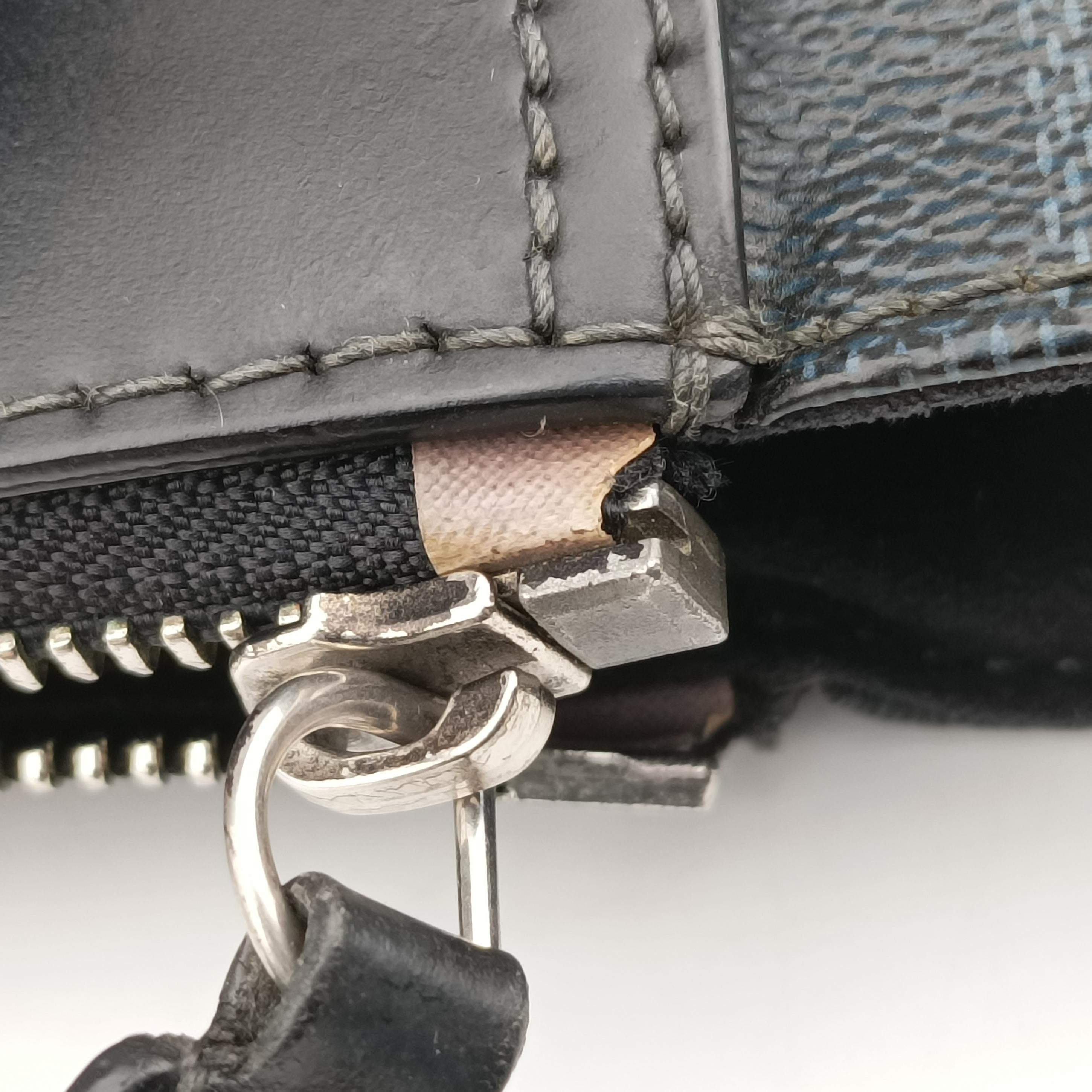 Pre-owned Louis Vuitton Messenger Greenwich Navy×Noir Damier Cobalt N41348 shoulderbag | stylenewstar