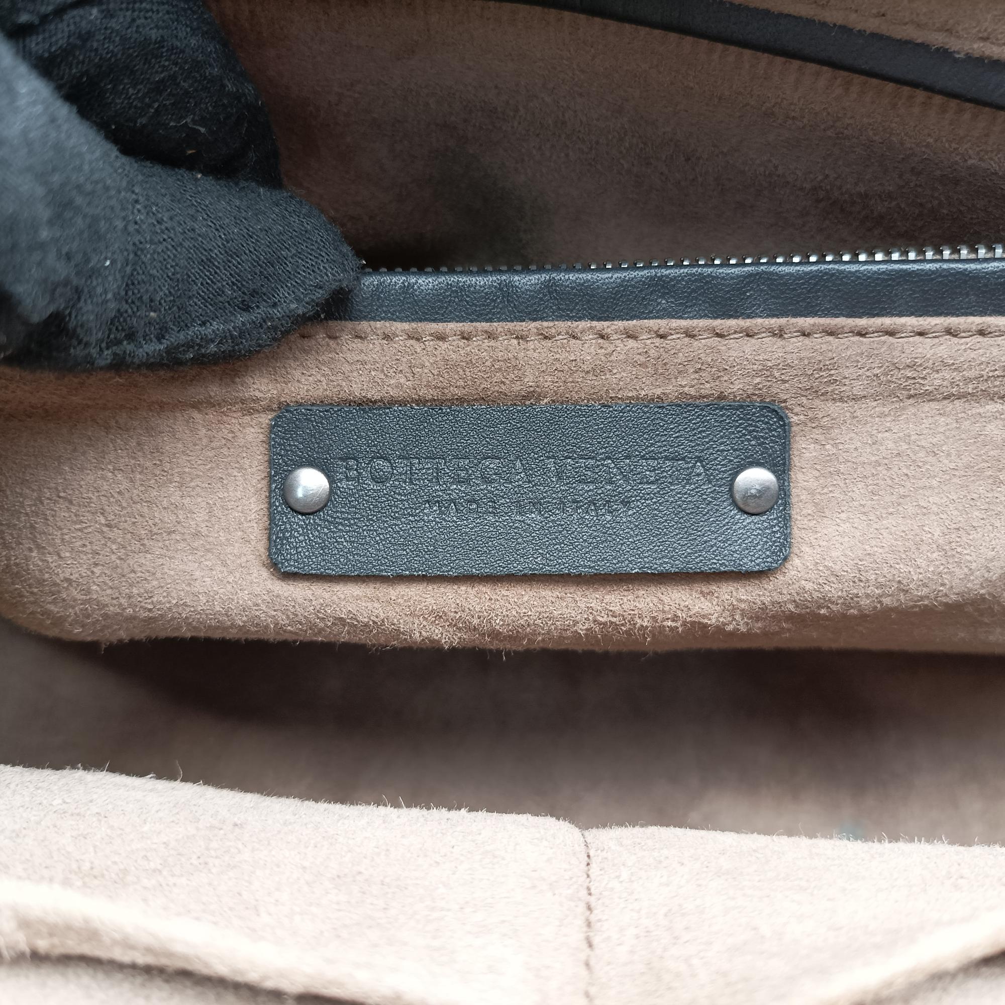 Vintage Bottega Veneta Intrecciato  Ellitica Black lambskin  shoulderbag | stylenewstar