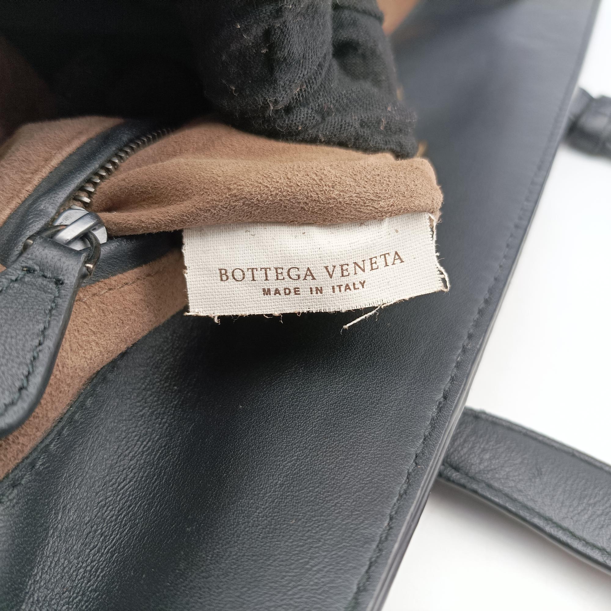 Vintage Bottega Veneta Intrecciato  Ellitica Black lambskin  shoulderbag | stylenewstar