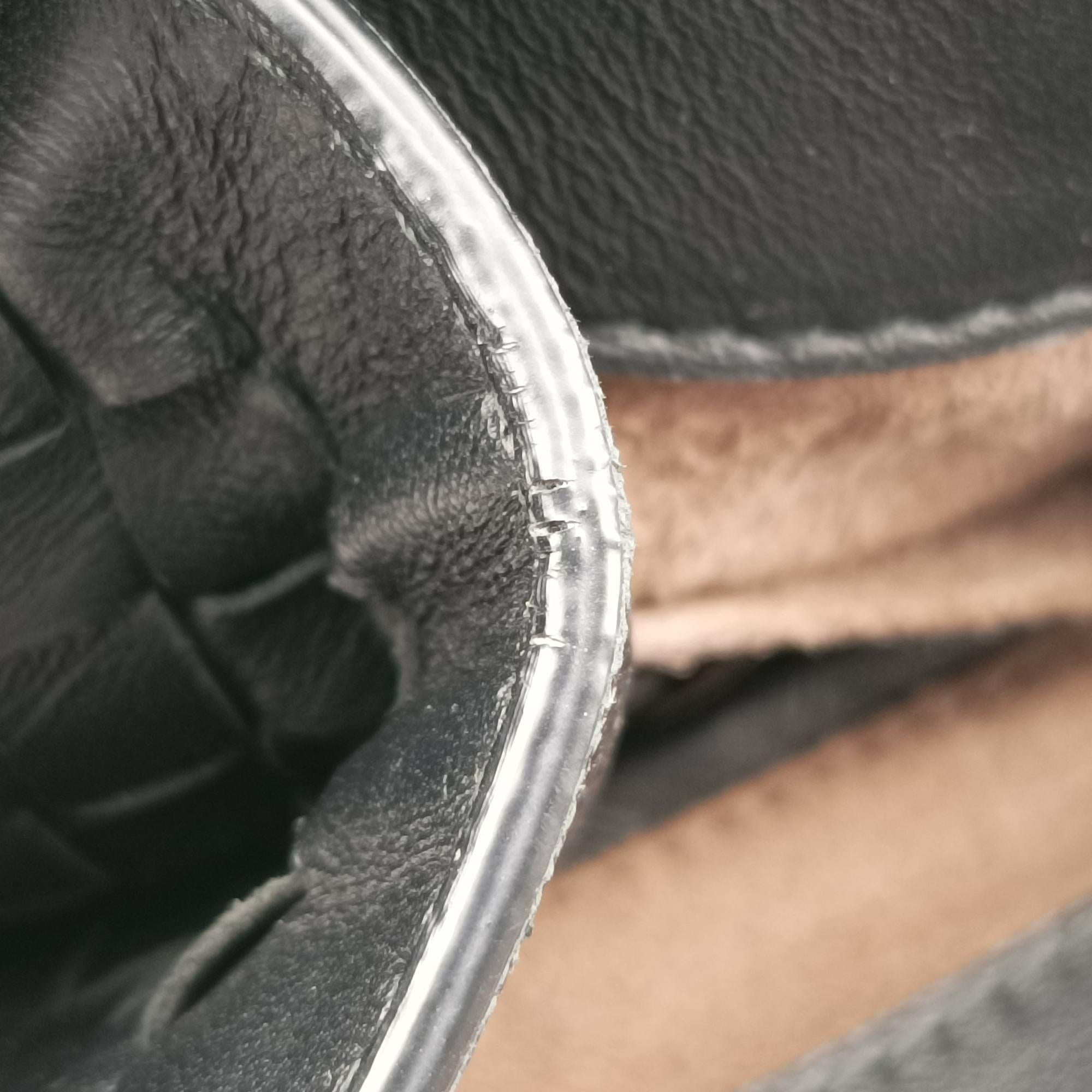 Vintage Bottega Veneta Intrecciato  Ellitica Black lambskin  shoulderbag | stylenewstar