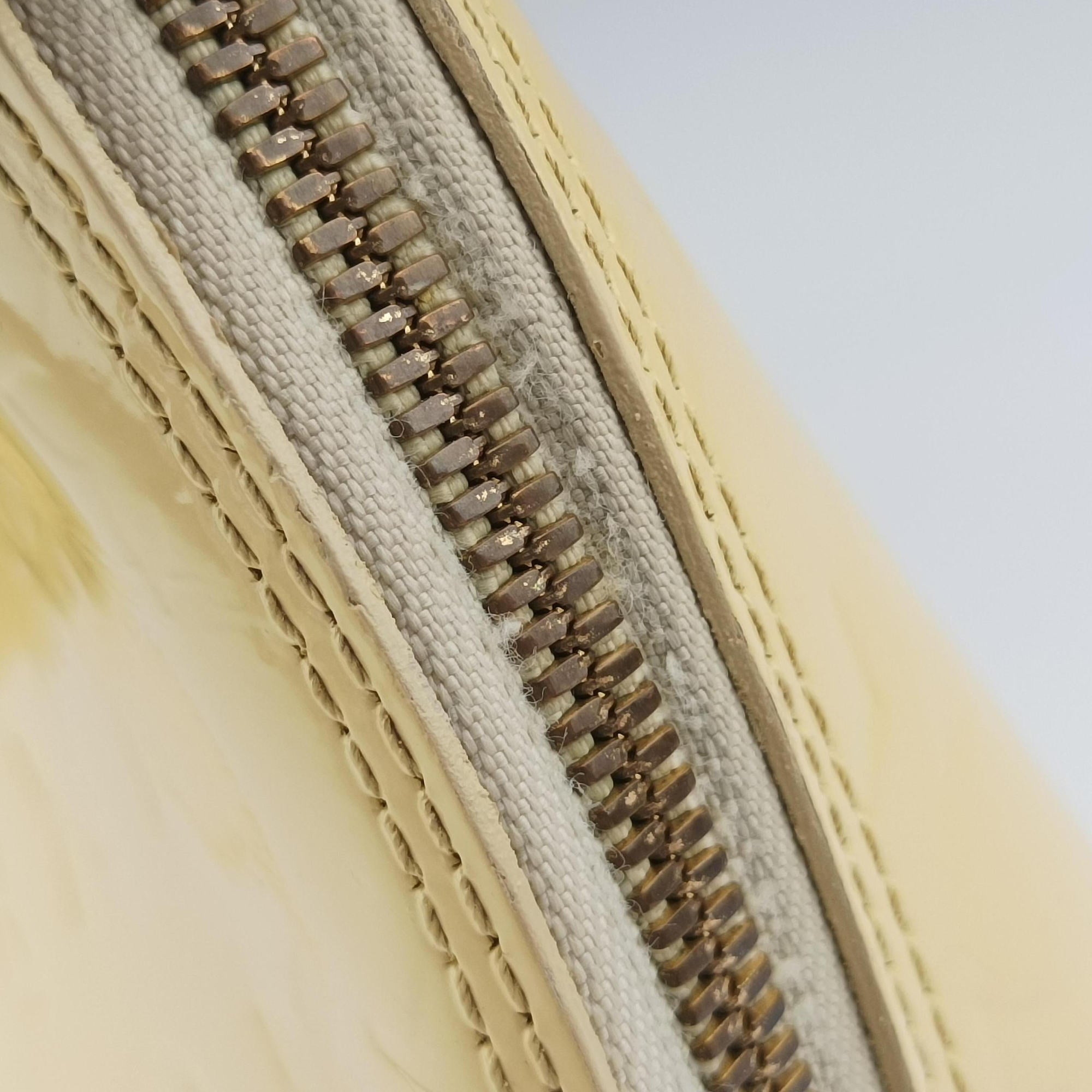 Secondhand Louis Vuitton ALMA PM CITRINE Vernis M90101 handbag | stylenewstar