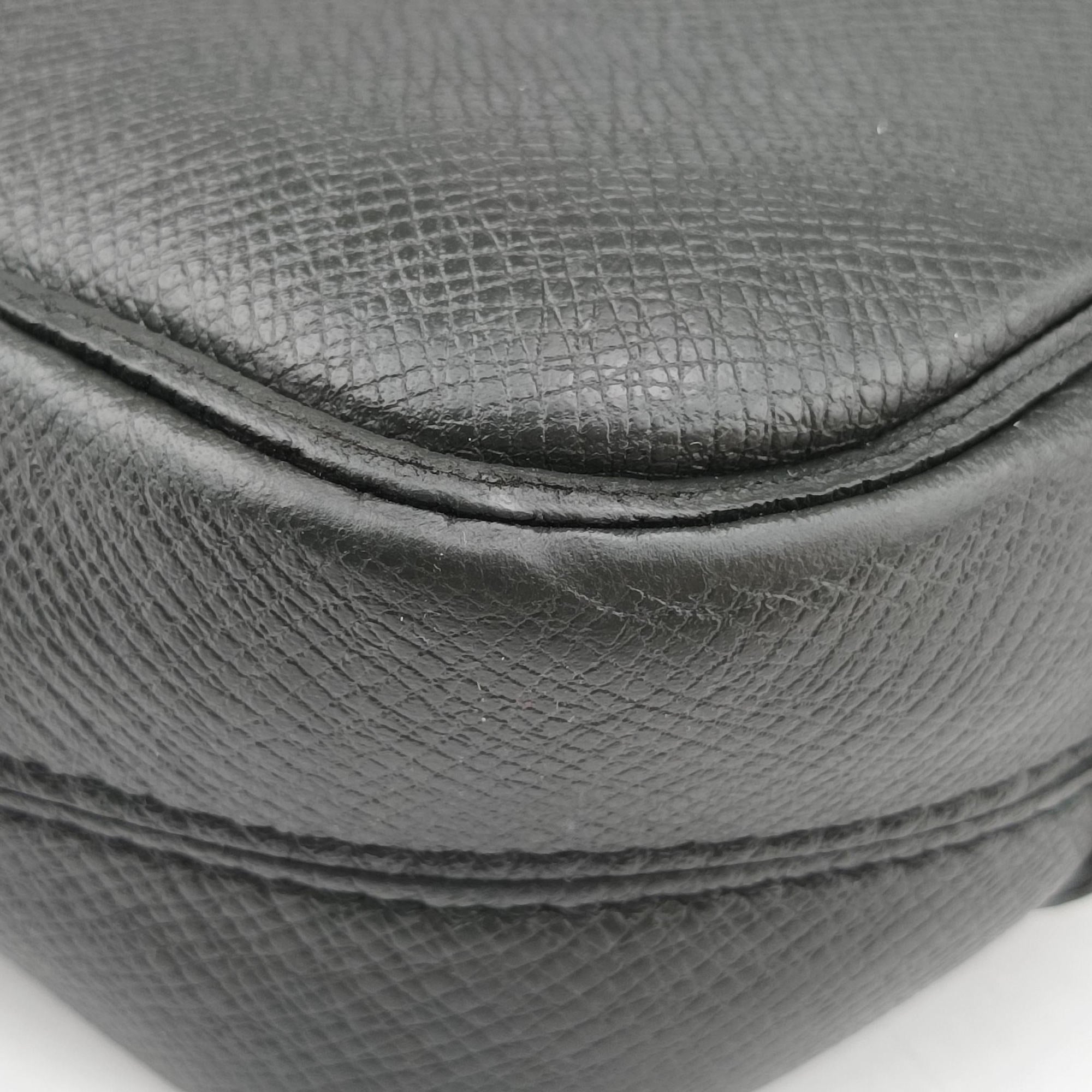 Secondhand Louis Vuitton Porto Document Business MM Black Taiga M33441 handbag | stylenewstar