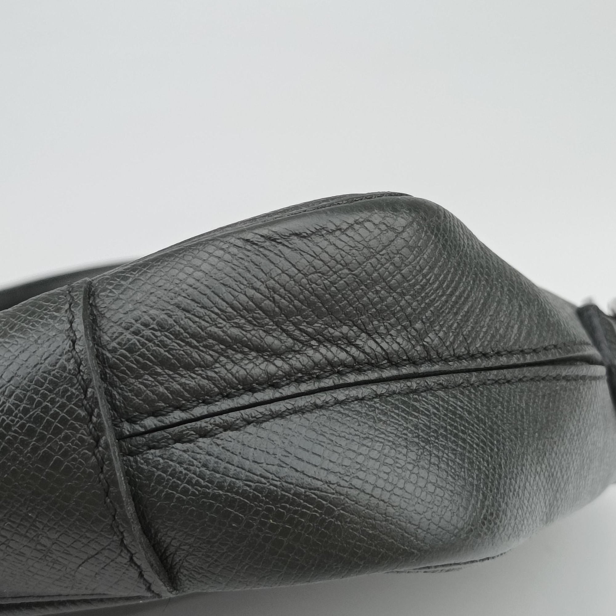 Secondhand Louis Vuitton Porto Document Business MM Black Taiga M33441 handbag | stylenewstar