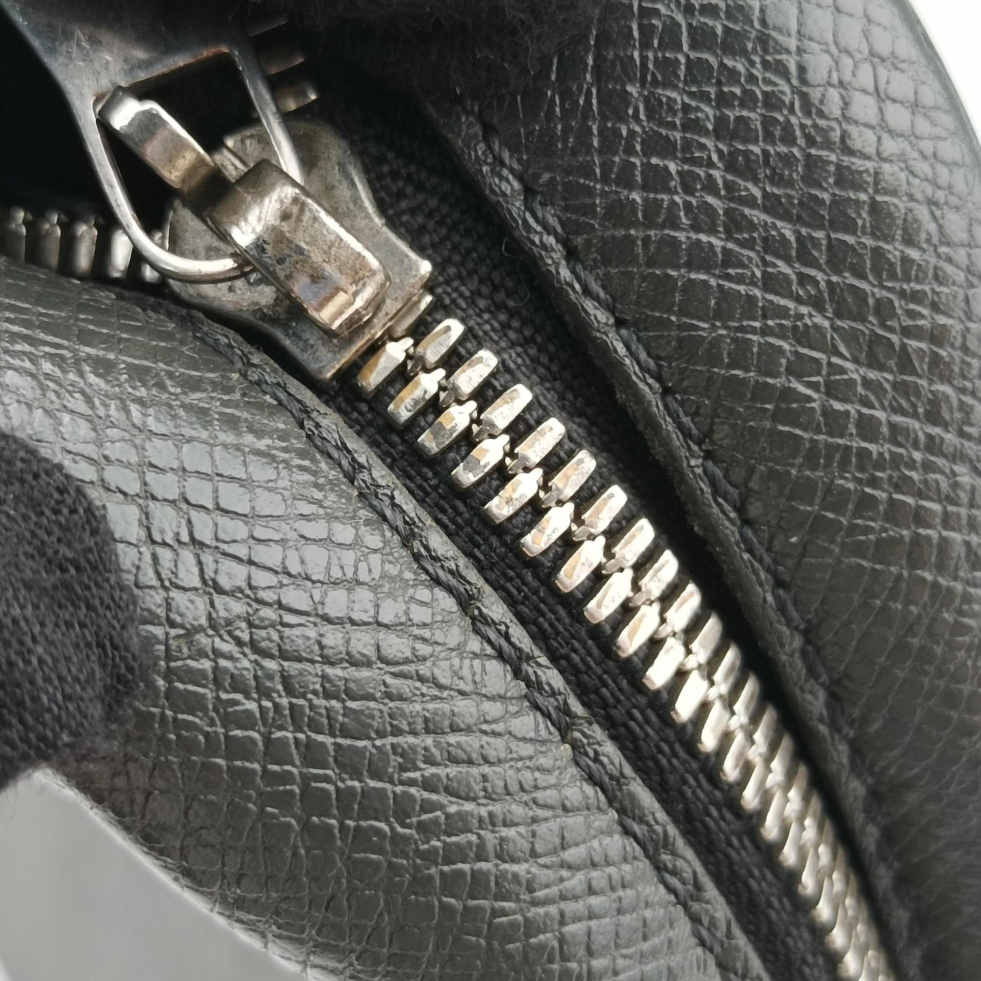 Secondhand Louis Vuitton Porto Document Business MM Black Taiga M33441 handbag | stylenewstar