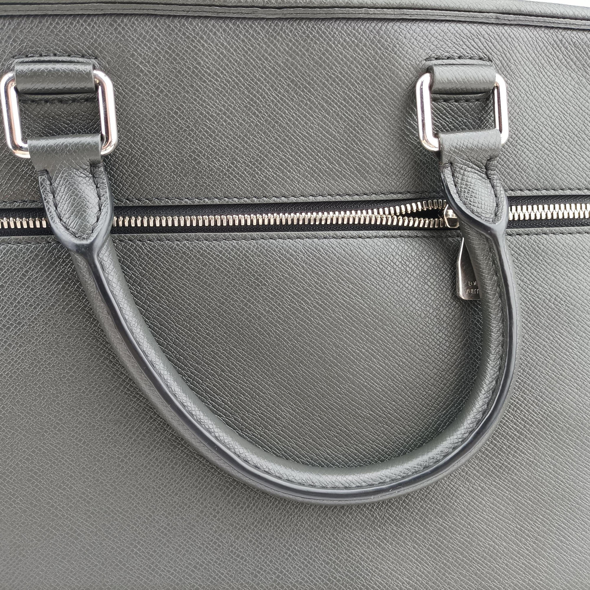 Secondhand Louis Vuitton Porto Document Business MM Black Taiga M33441 handbag | stylenewstar