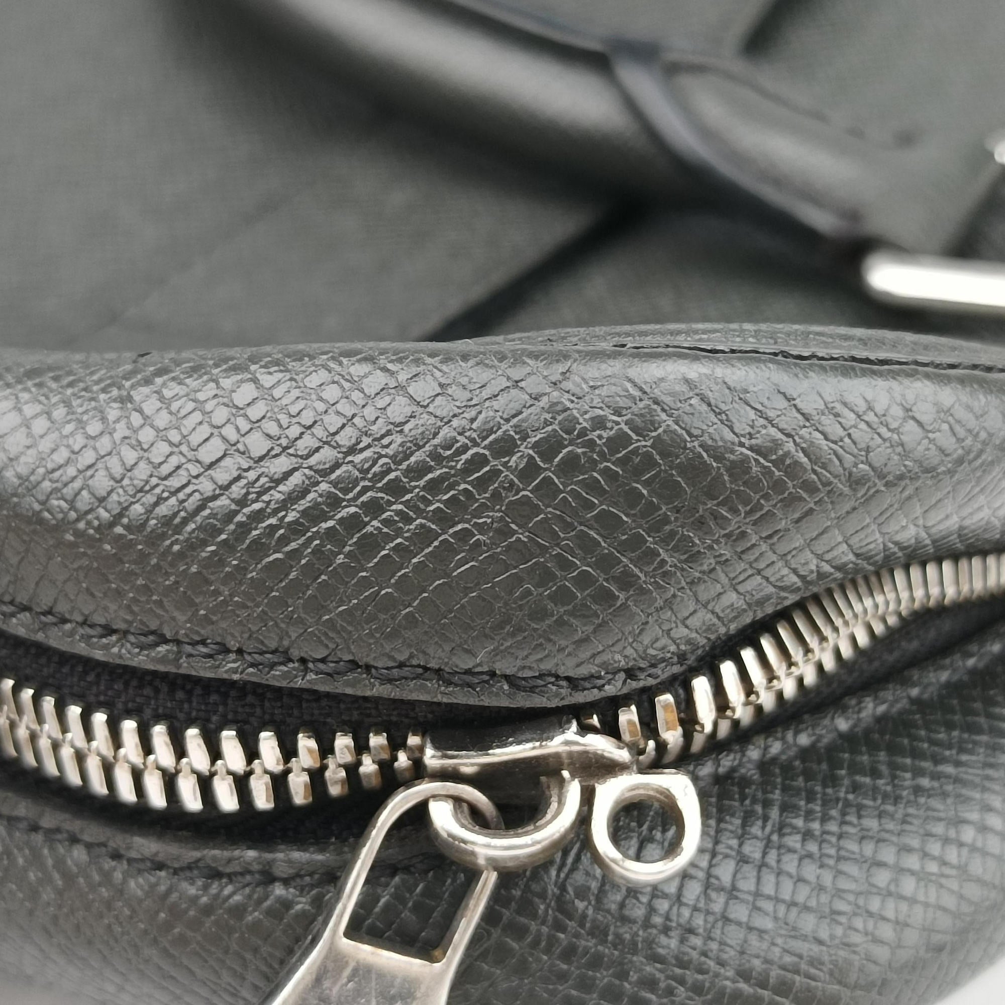 Secondhand Louis Vuitton Porto Document Business MM Black Taiga M33441 handbag | stylenewstar