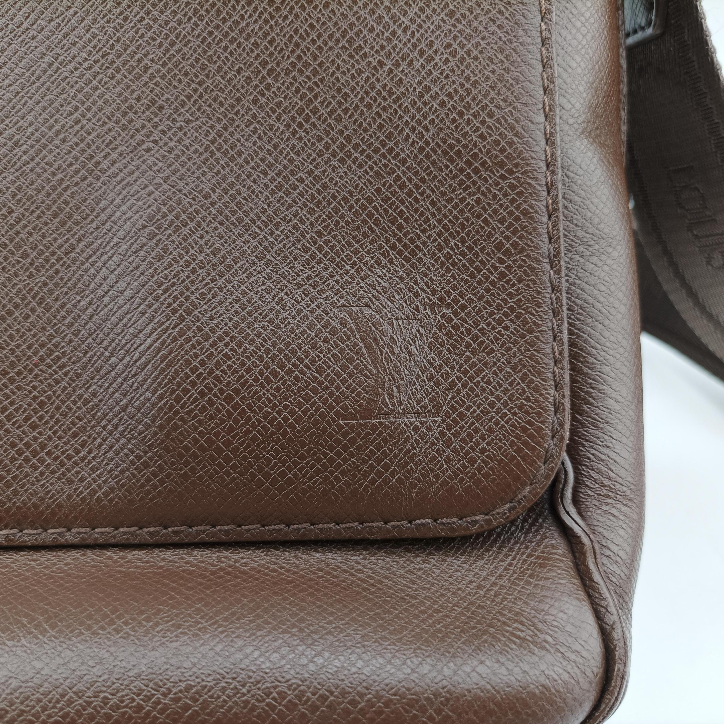 Pre-owned Louis Vuitton Roman MM Brown Taiga  shoulderbag | stylenewstar