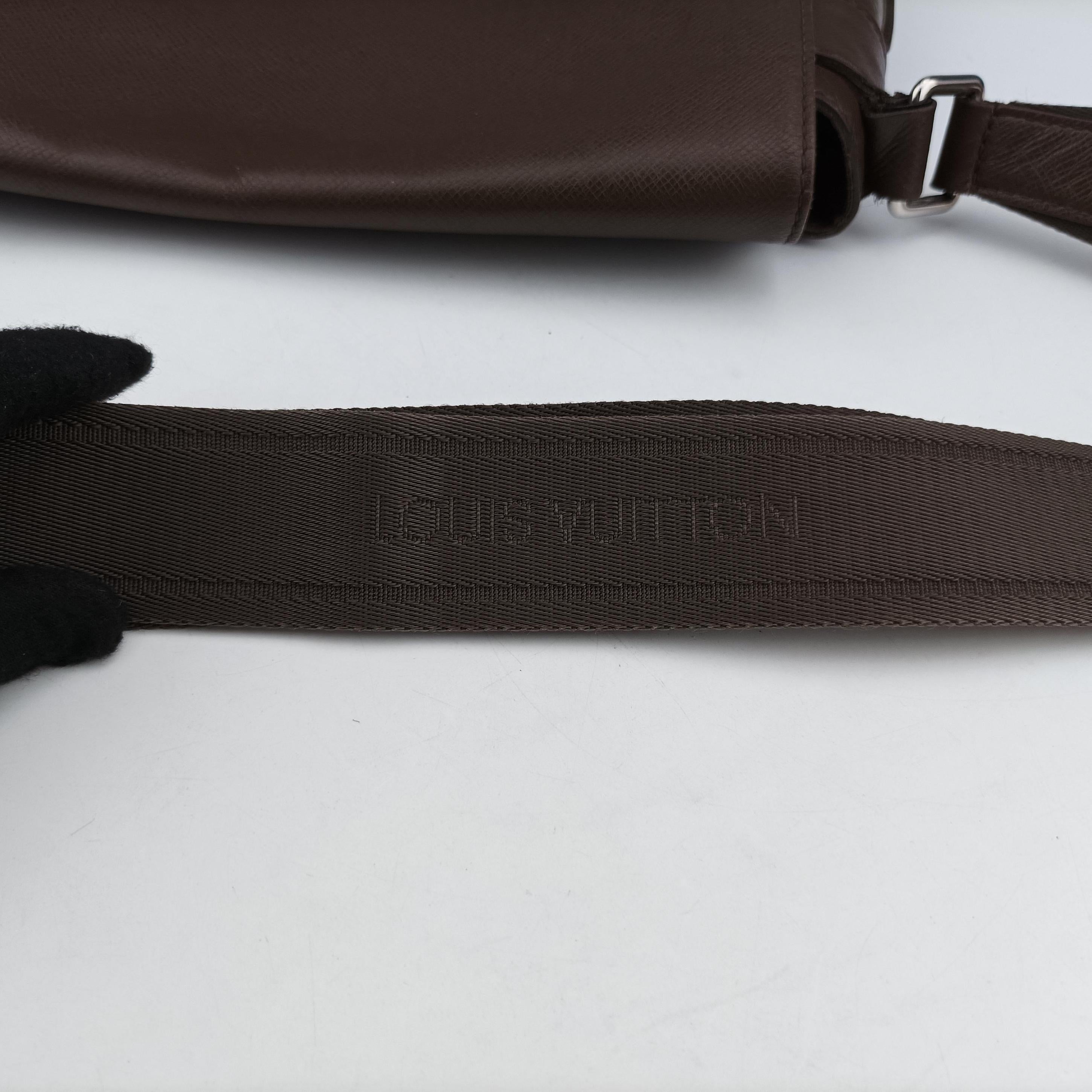Pre-owned Louis Vuitton Roman MM Brown Taiga  shoulderbag | stylenewstar