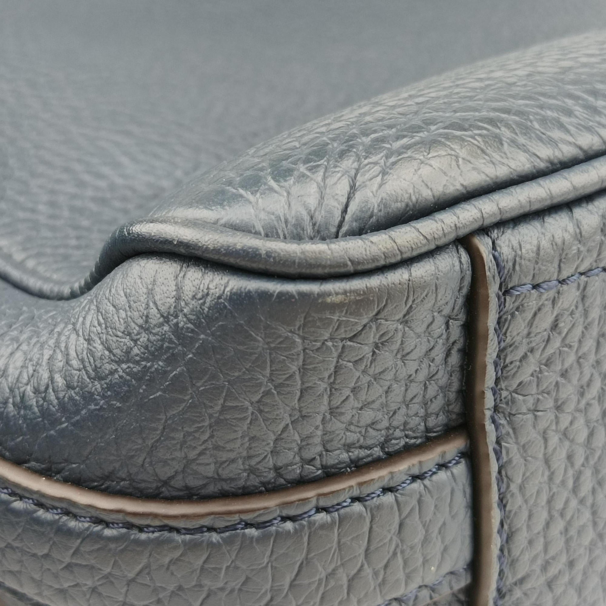Pre-owned Louis Vuitton Armand Briefcase MM NAVY Taurillon leather M54380 shoulderbag | stylenewstar