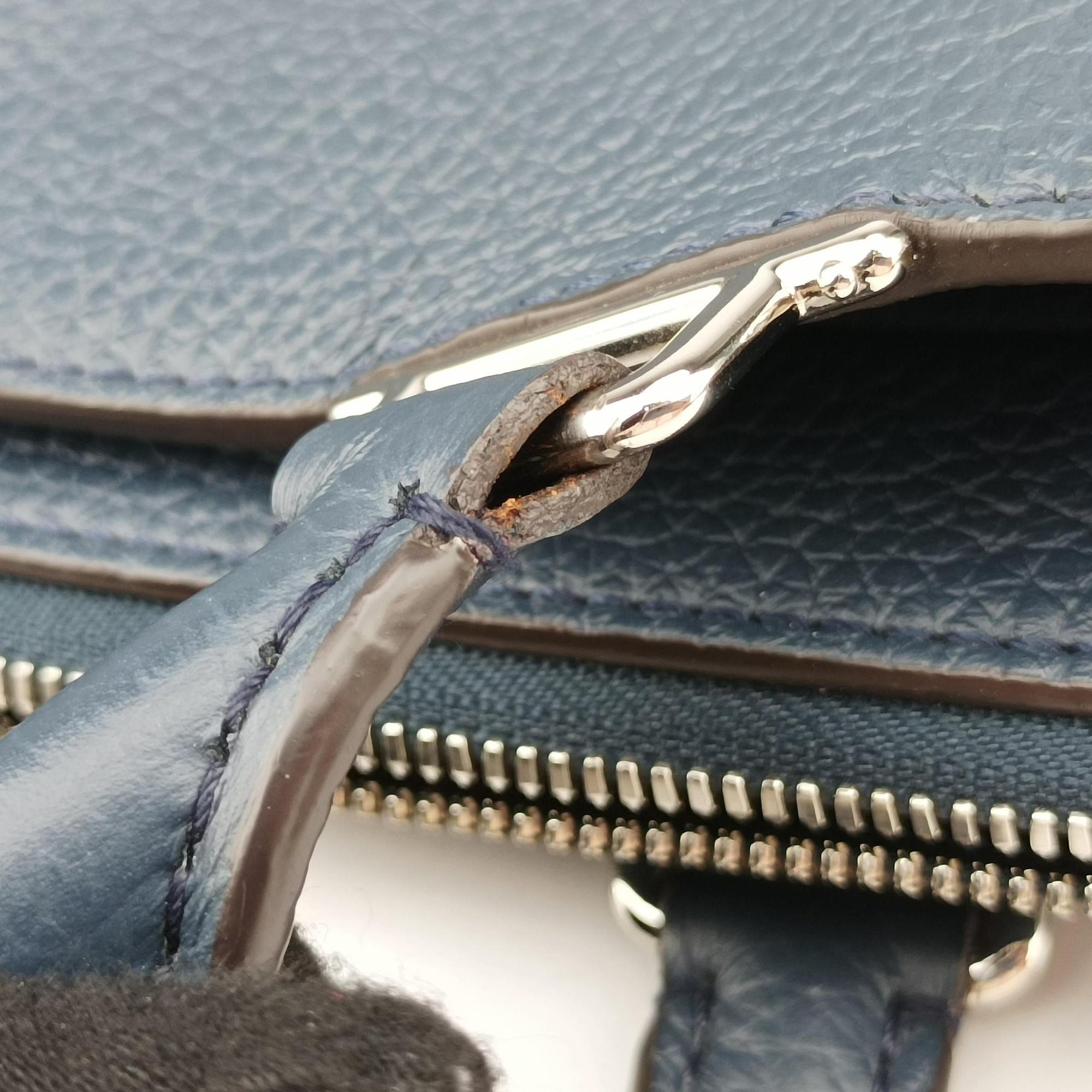 Pre-owned Louis Vuitton Armand Briefcase MM NAVY Taurillon leather M54380 shoulderbag | stylenewstar