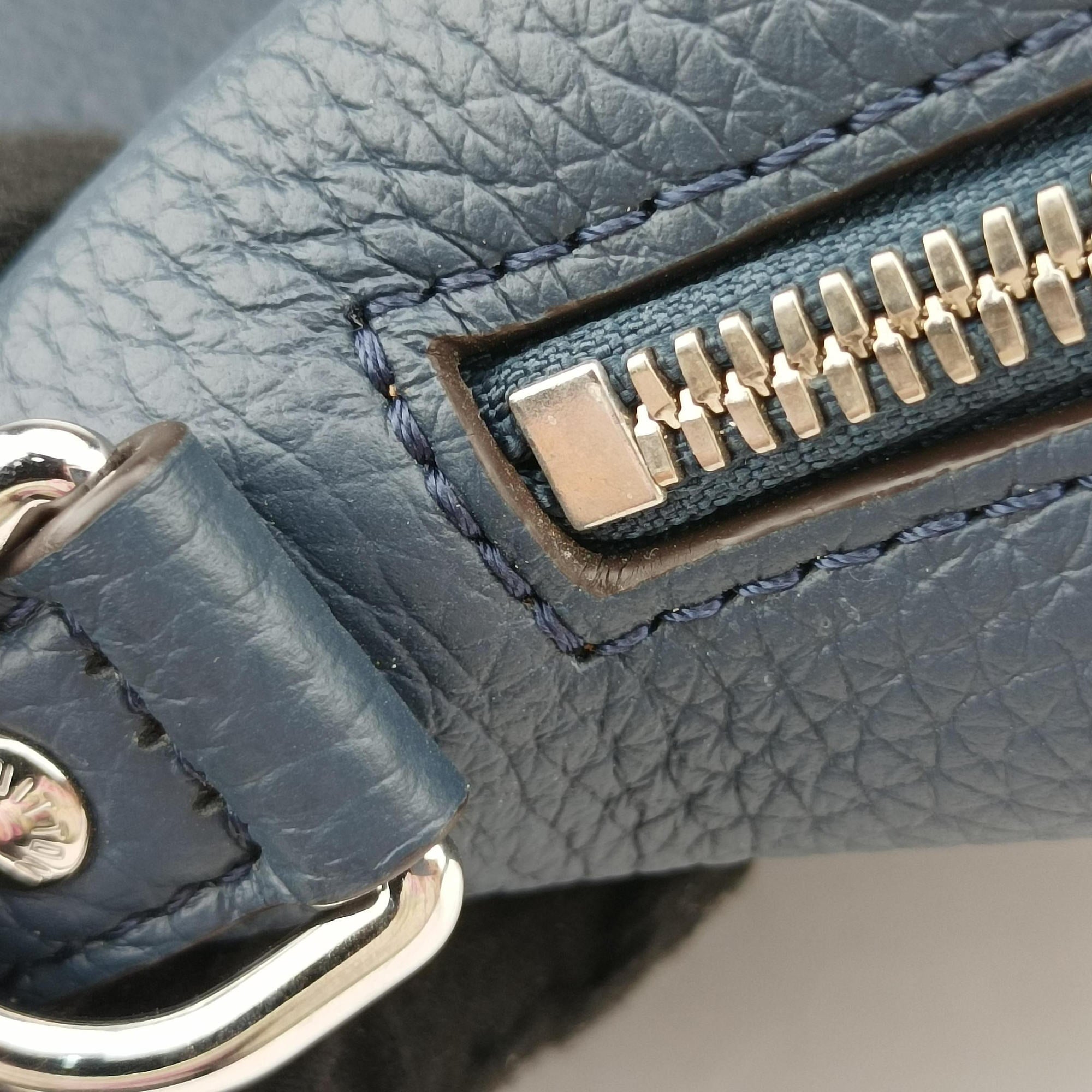Pre-owned Louis Vuitton Armand Briefcase MM NAVY Taurillon leather M54380 shoulderbag | stylenewstar