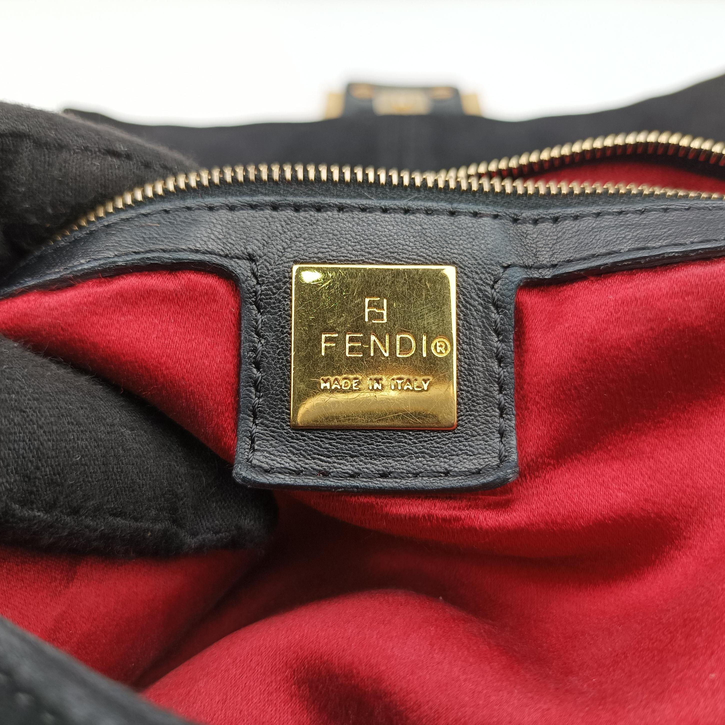 Pre-owned Fendi Mamma Baguette Black suede  shoulderbag | stylenewstar