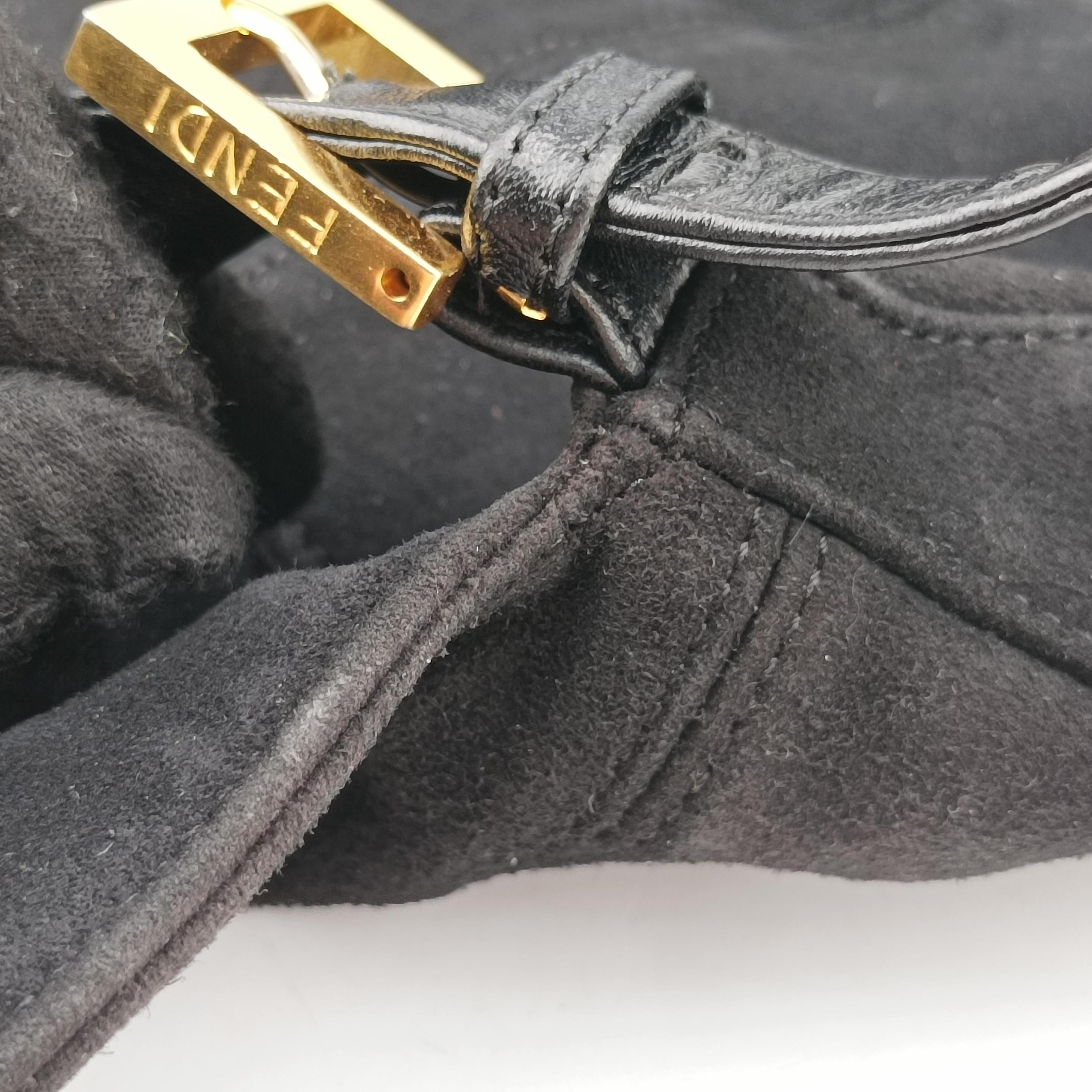 Pre-owned Fendi Mamma Baguette Black suede  shoulderbag | stylenewstar