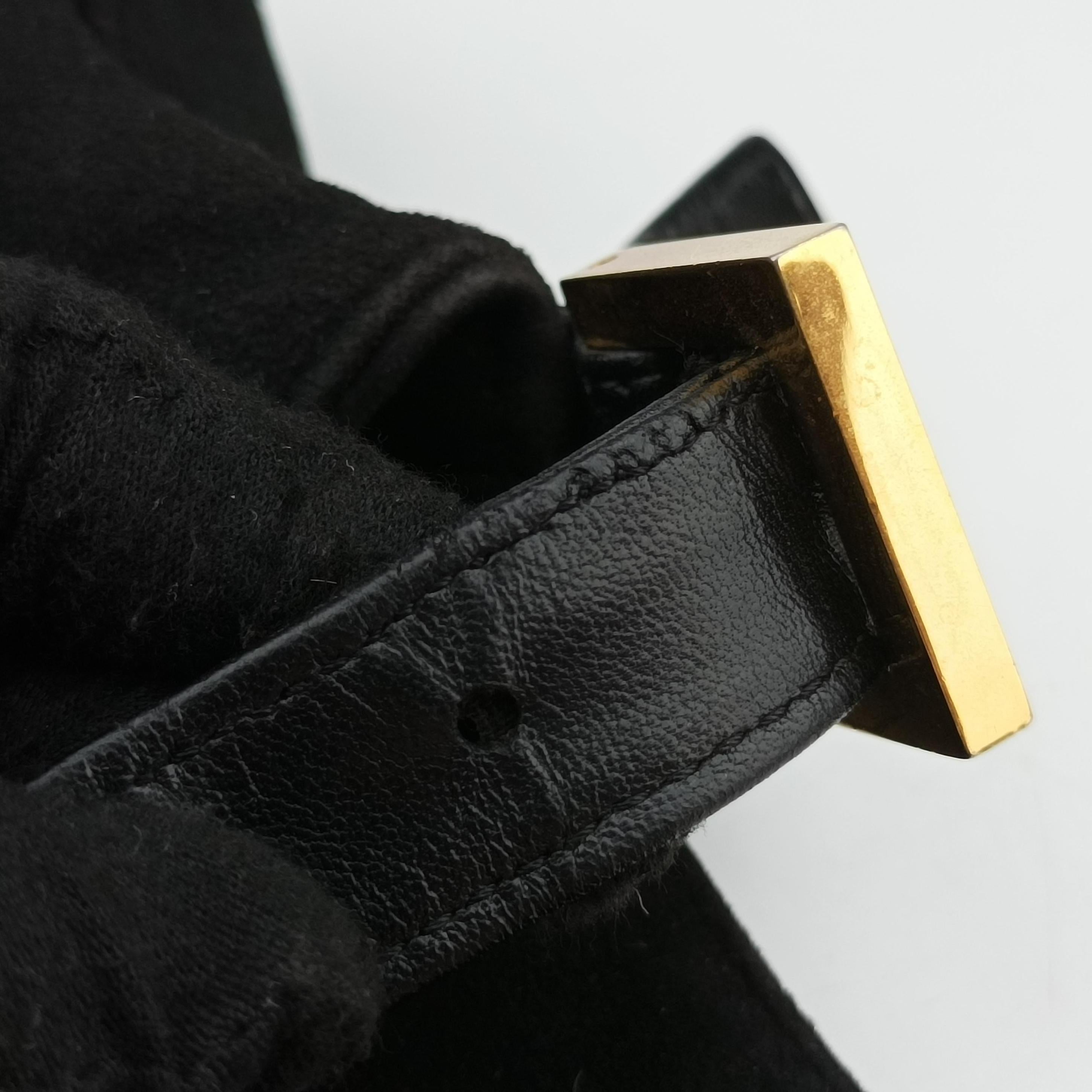 Pre-owned Fendi Mamma Baguette Black suede  shoulderbag | stylenewstar