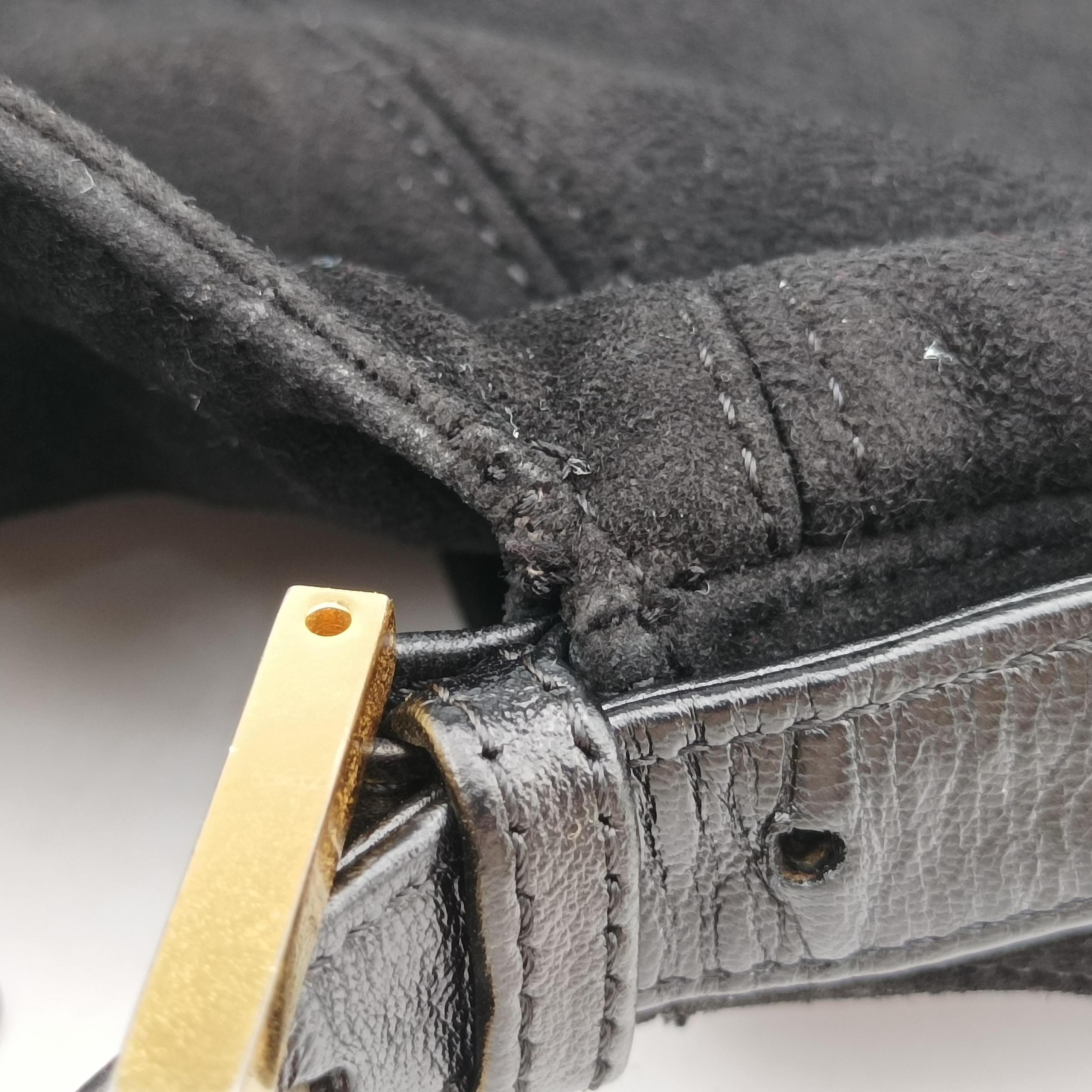 Pre-owned Fendi Mamma Baguette Black suede  shoulderbag | stylenewstar