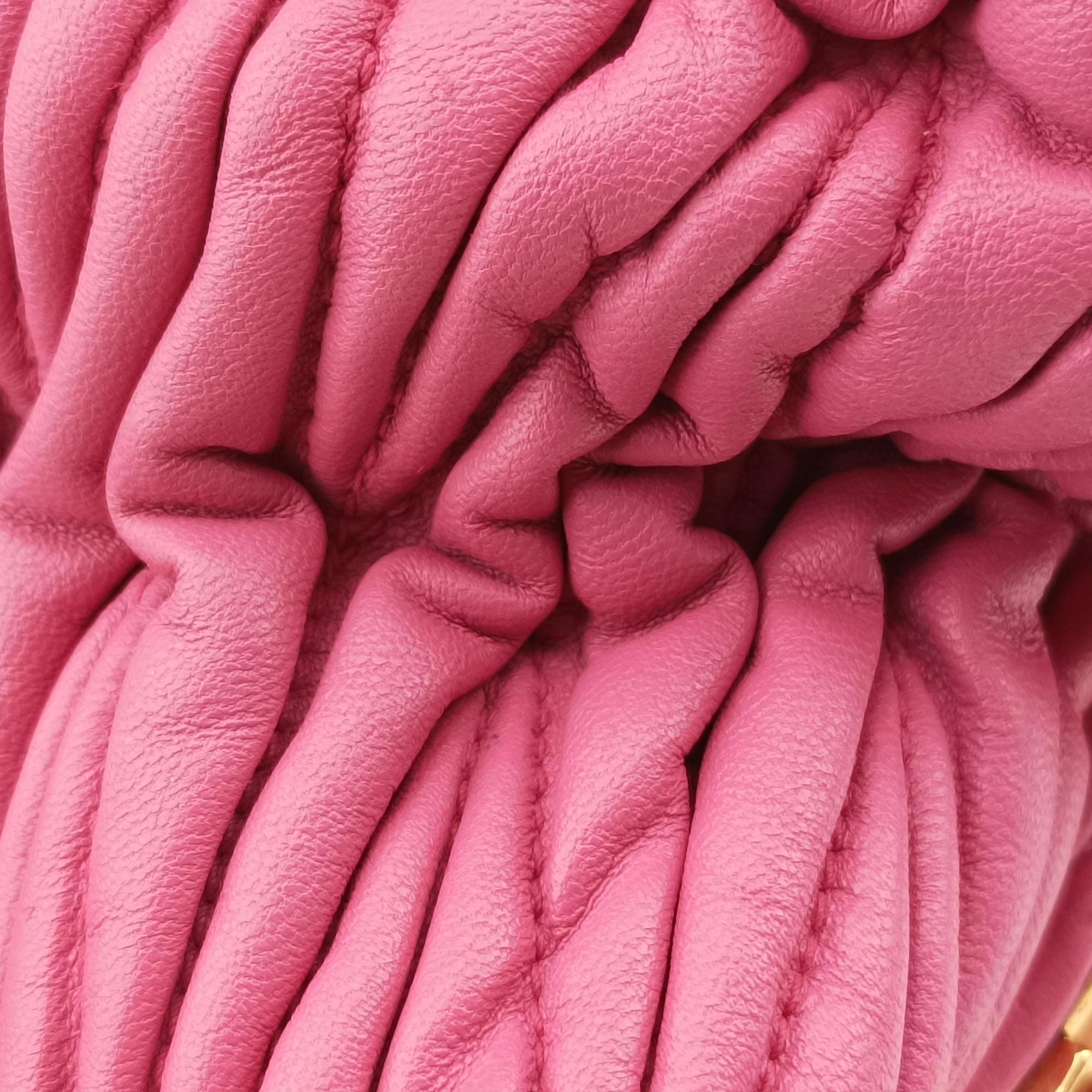 Secondhand Miu Miu Matelasse Rose lambskin  shoulderbag | stylenewstar