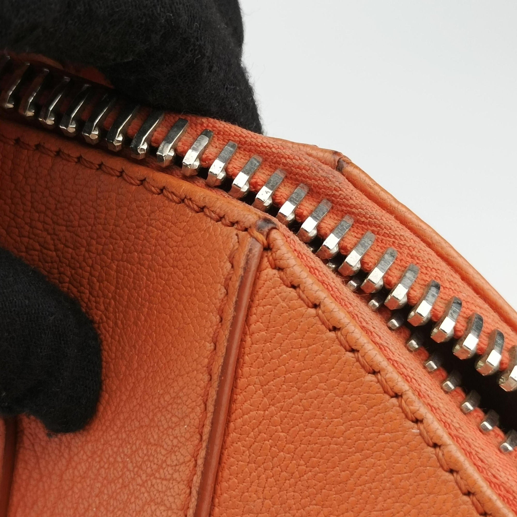 Pre-owned Givenchy Antigona Orange Leather  shoulderbag | stylenewstar