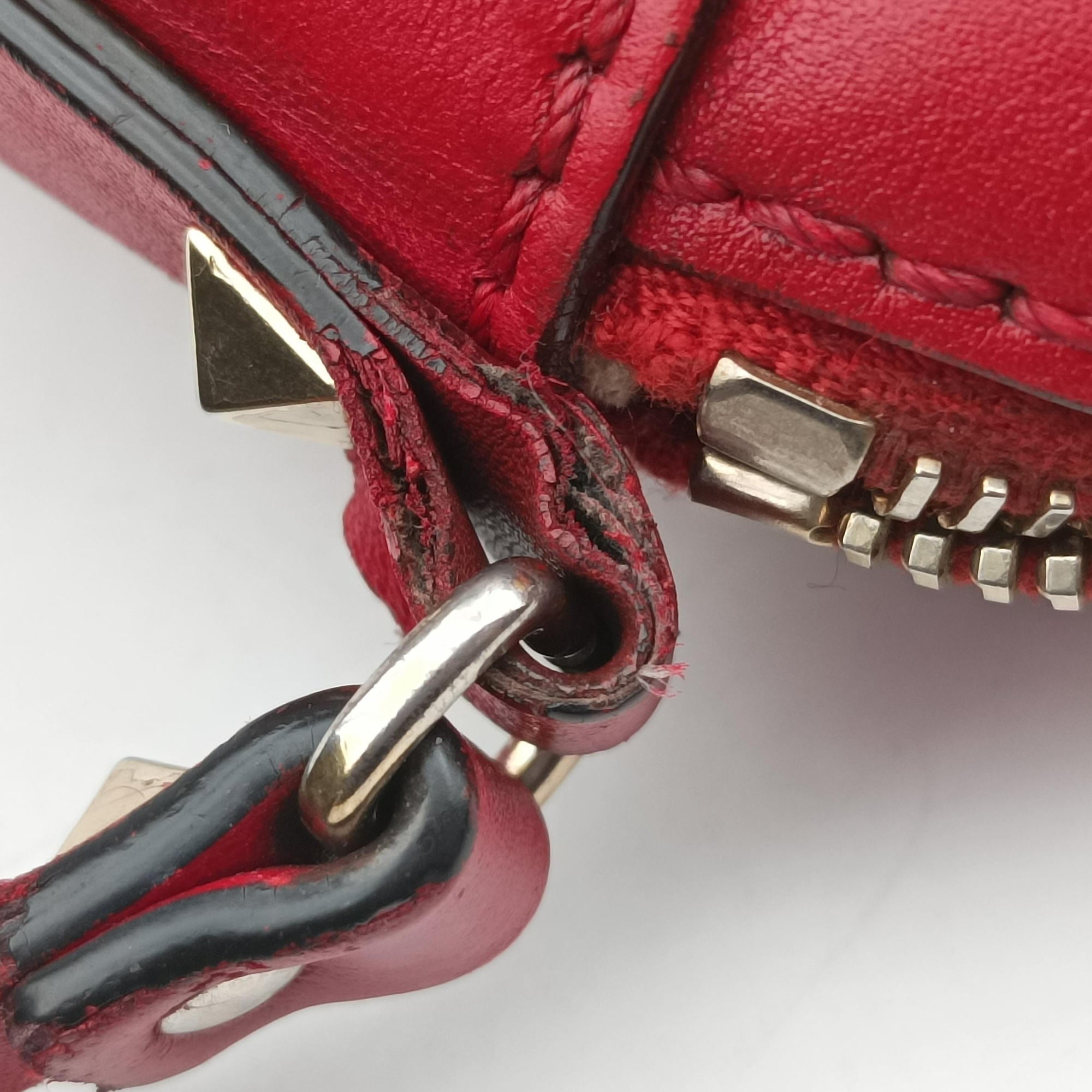 Pre-owned Valentino Rockstud Red Leather  shoulderbag | stylenewstar