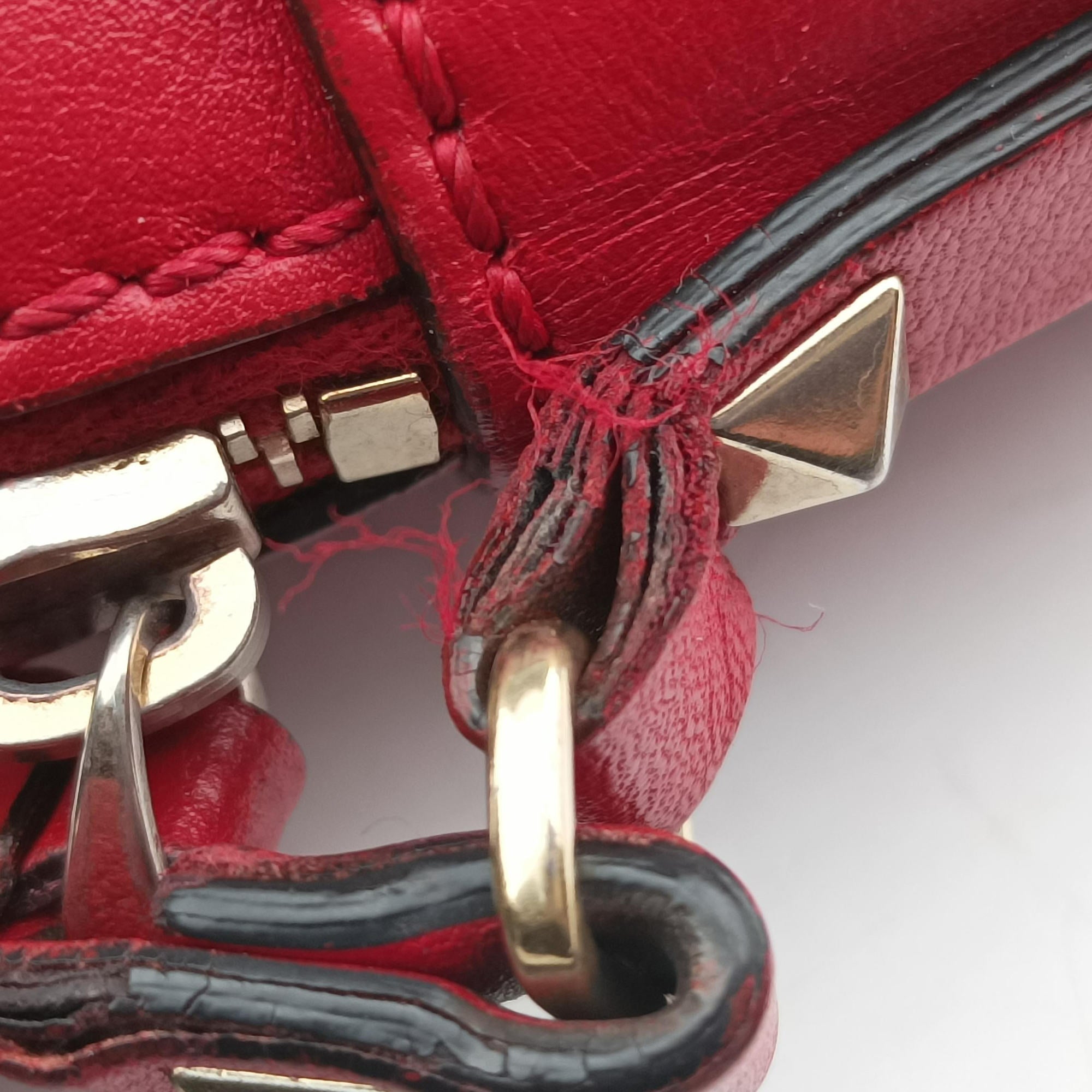 Pre-owned Valentino Rockstud Red Leather  shoulderbag | stylenewstar