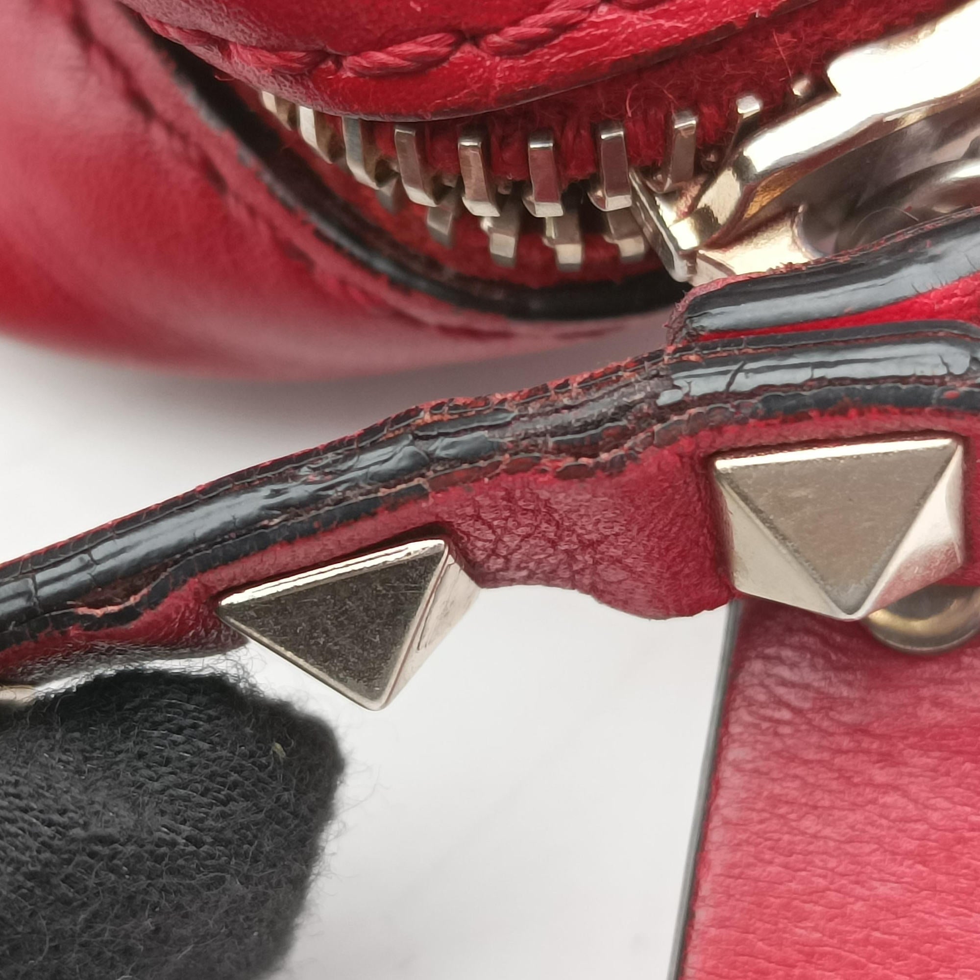 Pre-owned Valentino Rockstud Red Leather  shoulderbag | stylenewstar