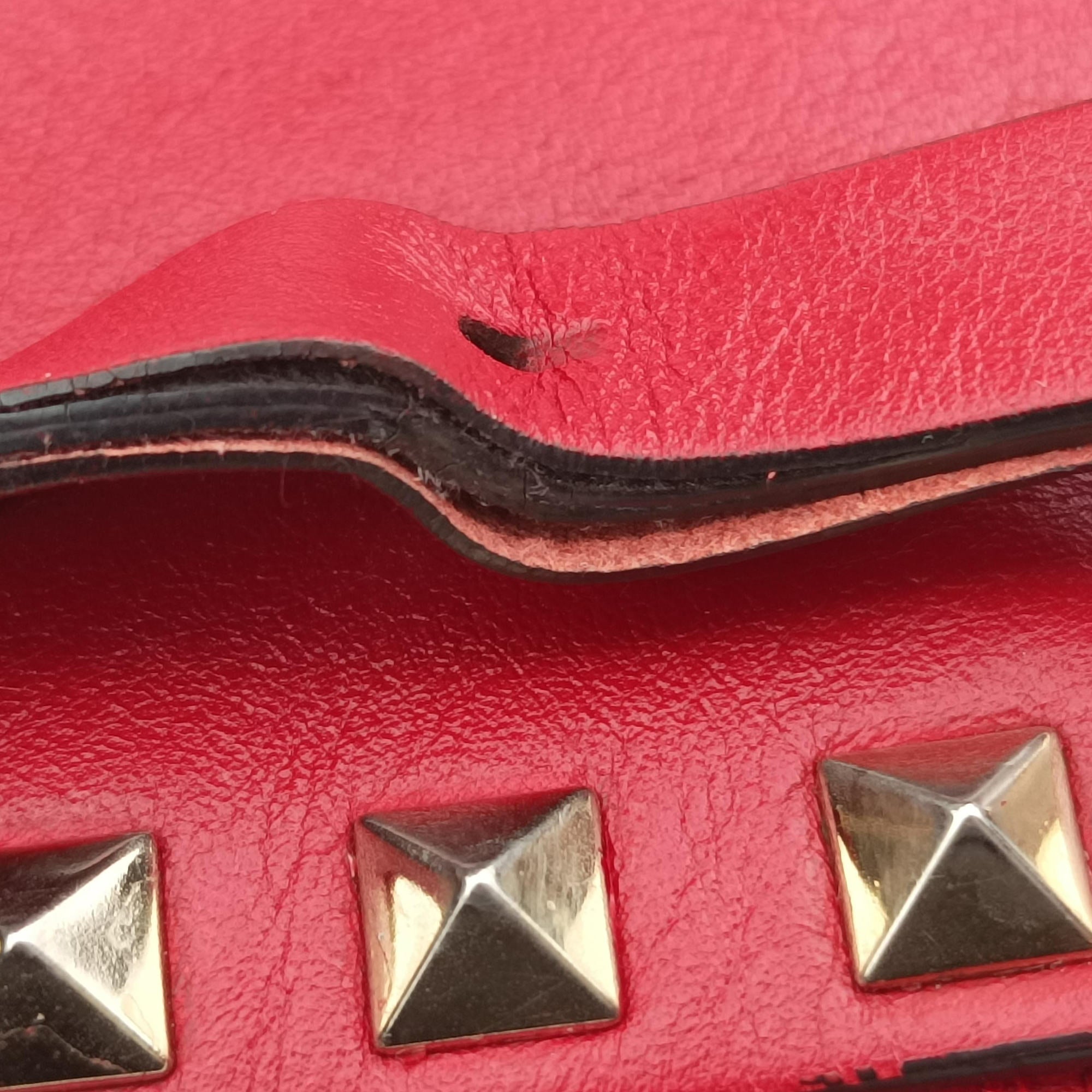 Pre-owned Valentino Rockstud Red Leather  shoulderbag | stylenewstar