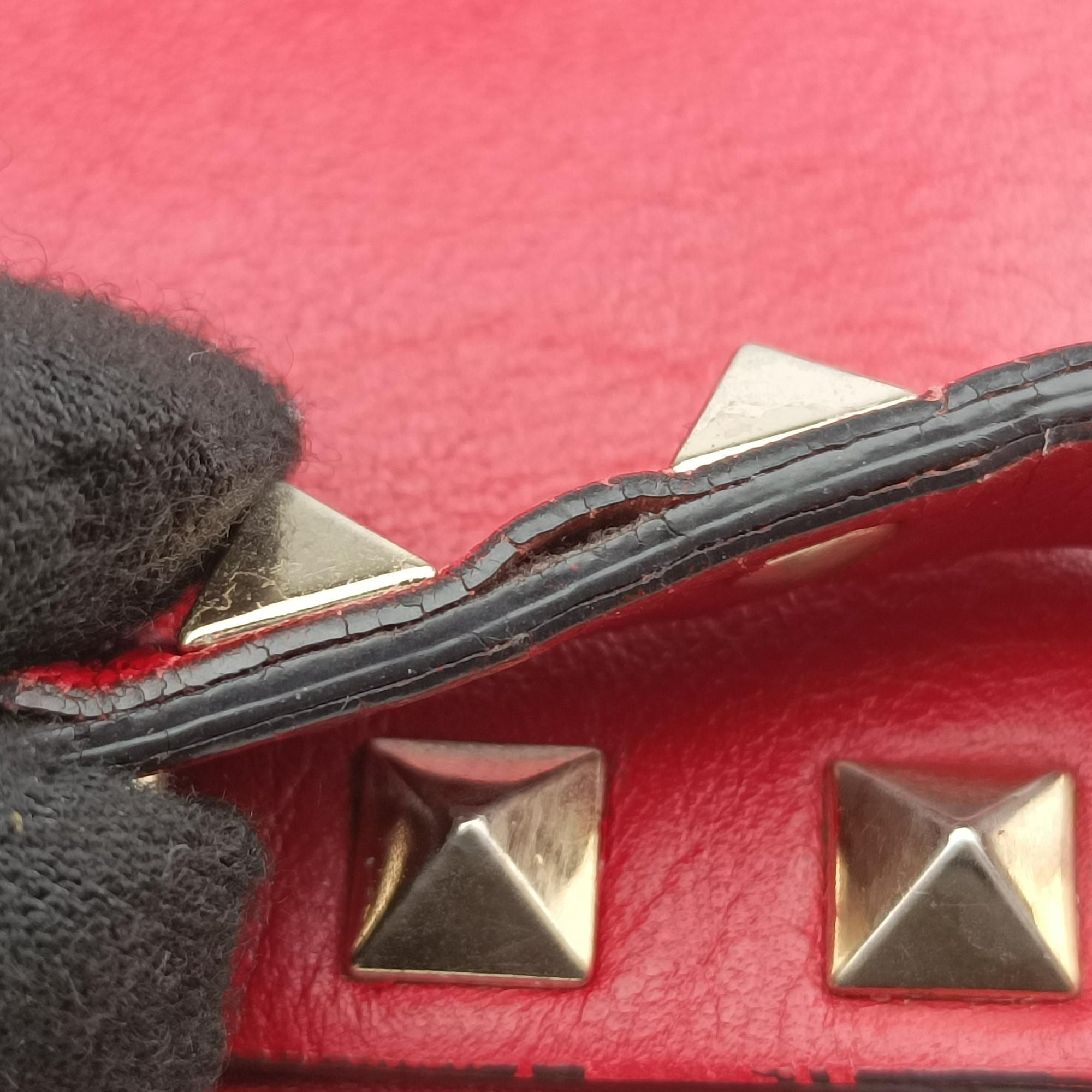 Pre-owned Valentino Rockstud Red Leather  shoulderbag | stylenewstar